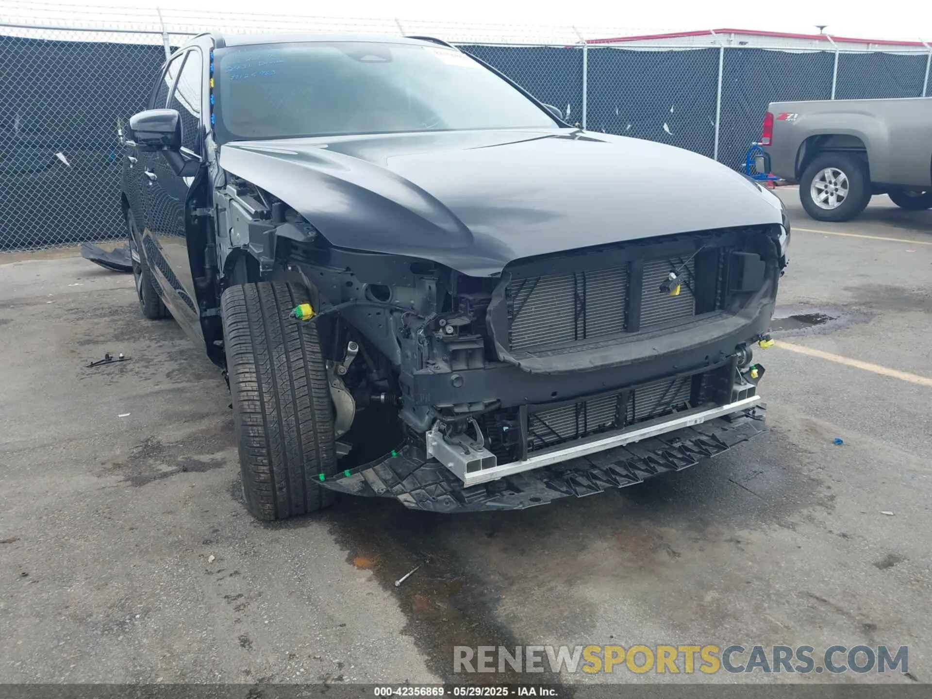 6 Photograph of a damaged car YV4L12RM0R1715246 VOLVO XC60 2024