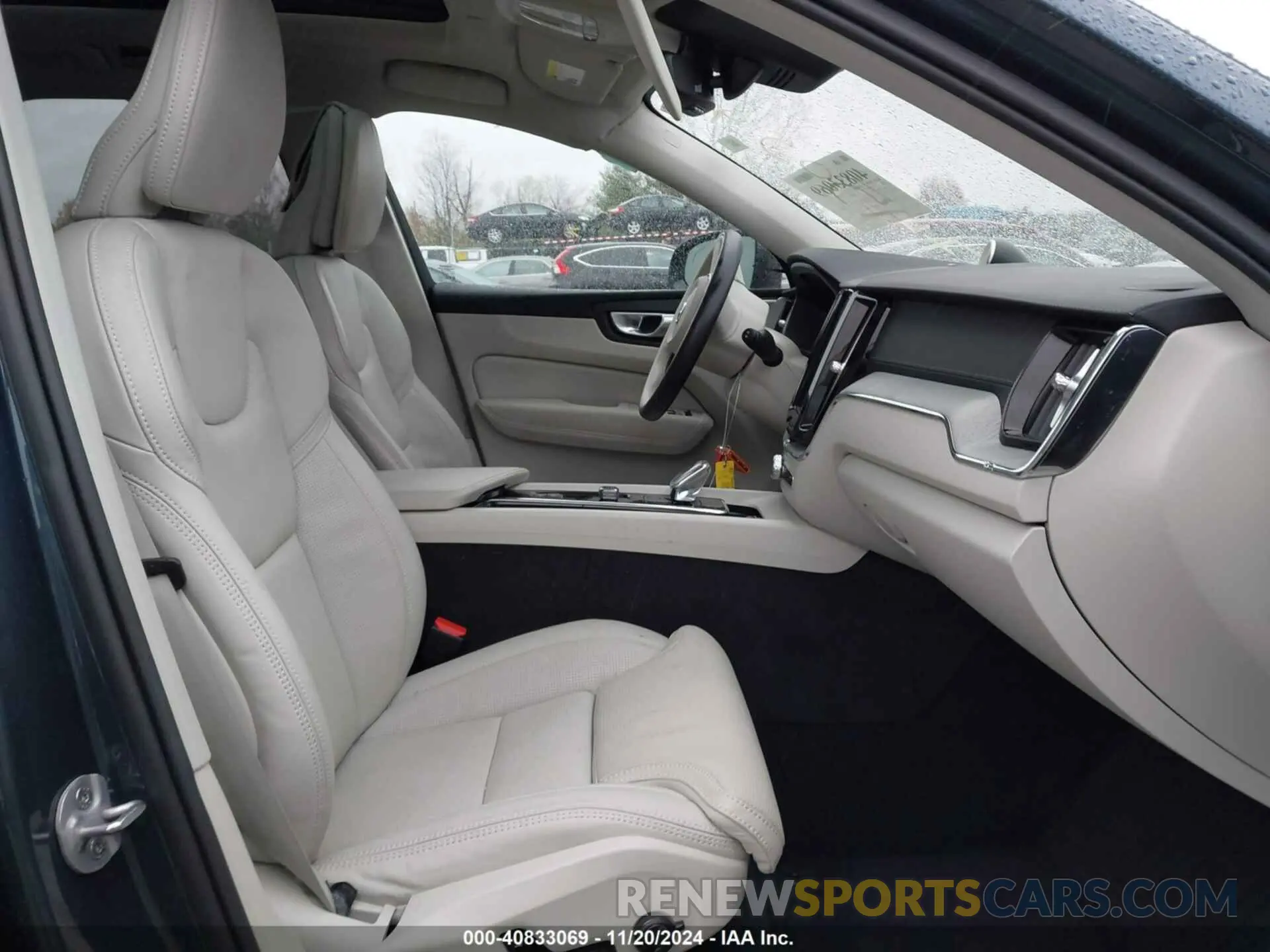 5 Photograph of a damaged car YV4L12RM8R1745059 VOLVO XC60 2024