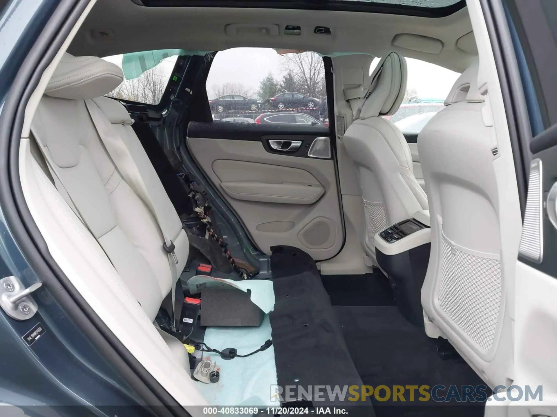 8 Photograph of a damaged car YV4L12RM8R1745059 VOLVO XC60 2024