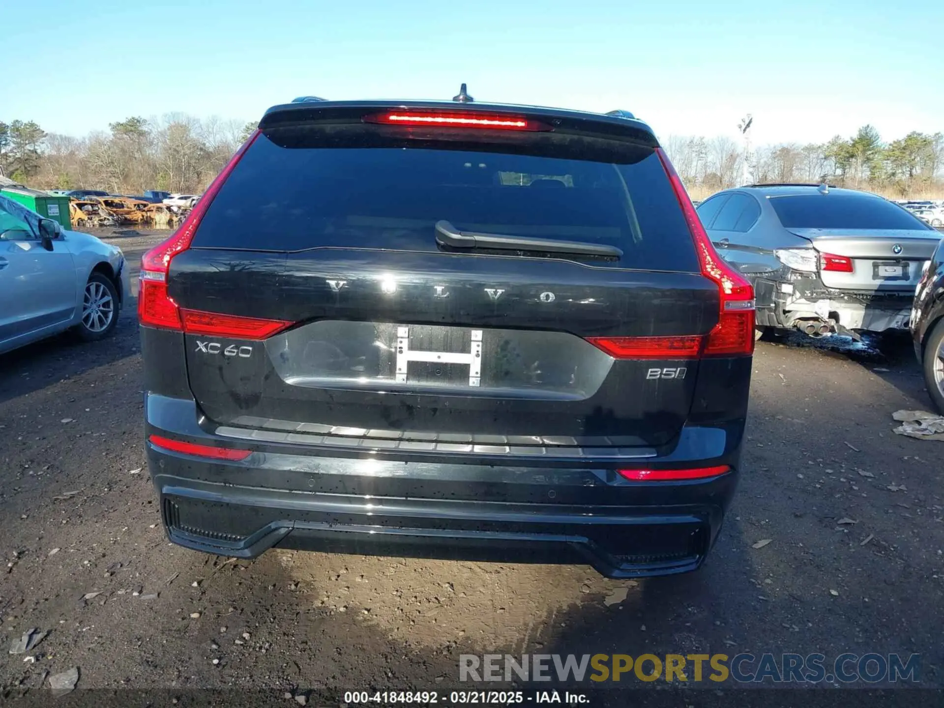 16 Photograph of a damaged car YV4M12RC0S1017821 VOLVO XC60 2025
