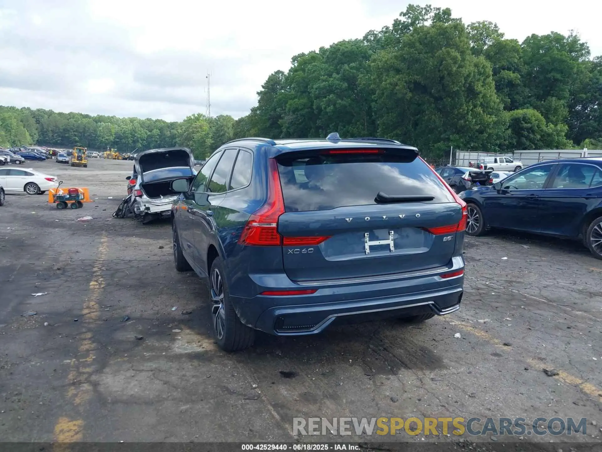 3 Photograph of a damaged car YV4M12RC0S1104473 VOLVO XC60 2025