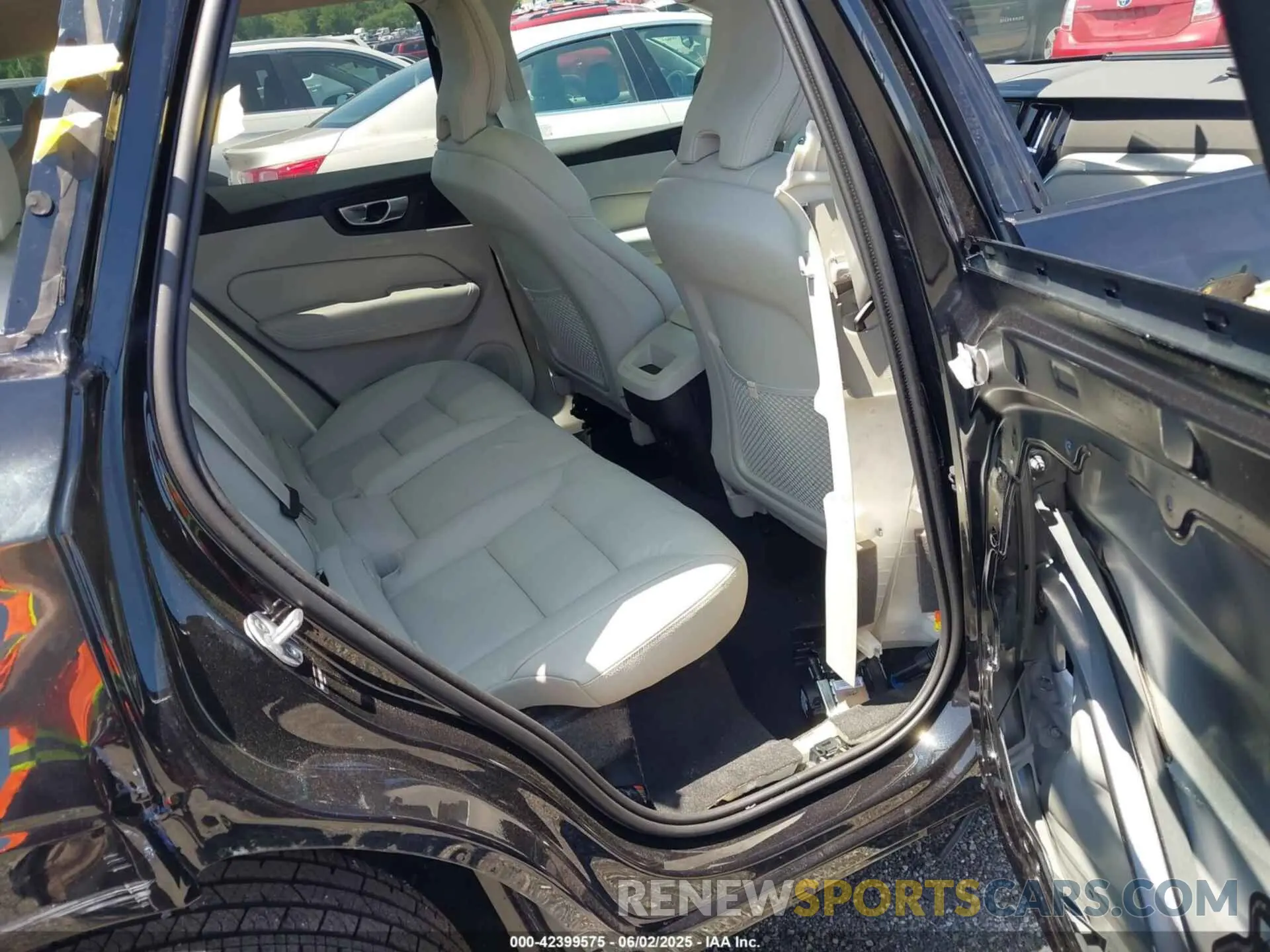 8 Photograph of a damaged car YV4M12RC0S1149901 VOLVO XC60 2025