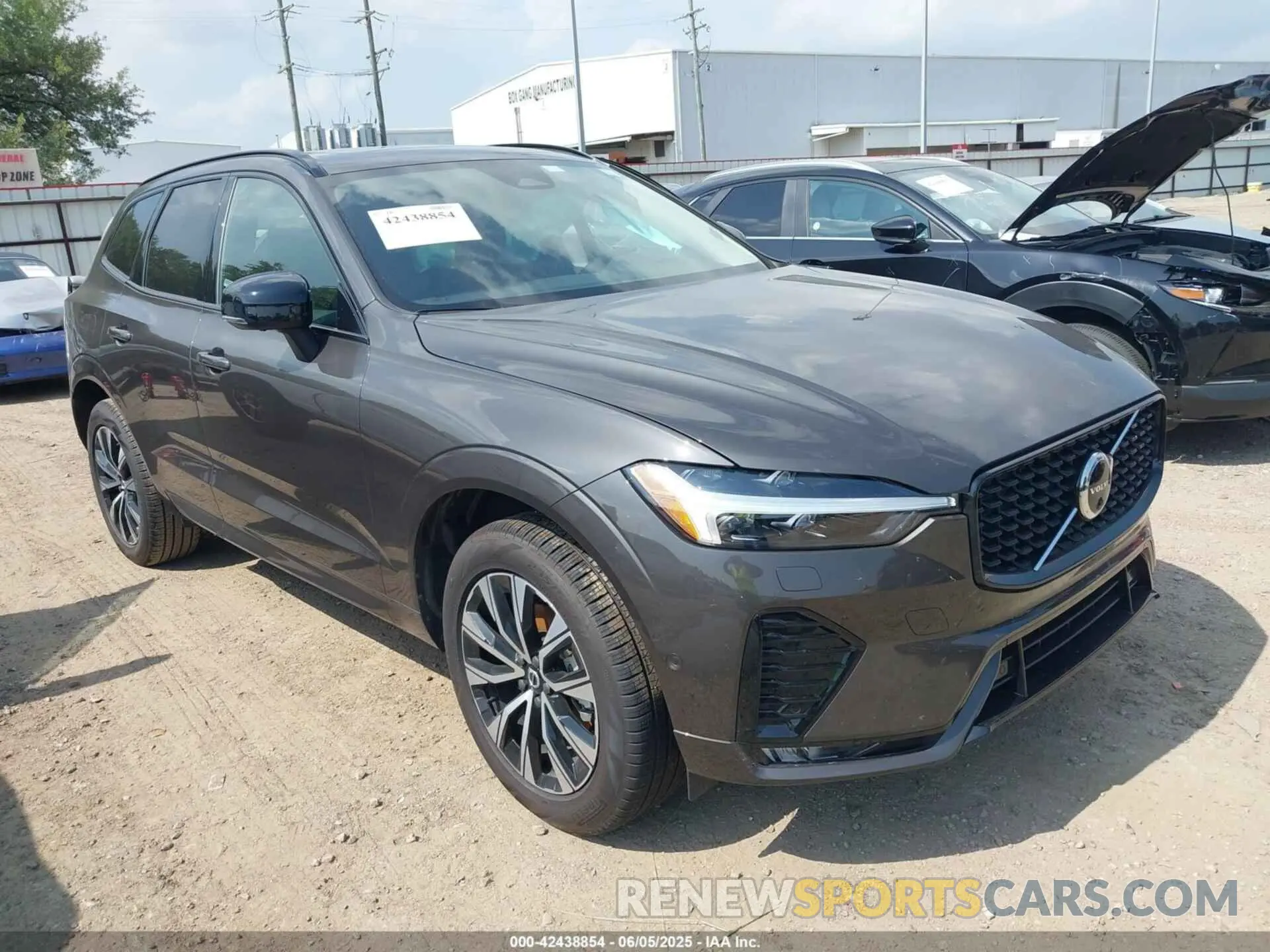 1 Photograph of a damaged car YV4M12RC0S1172417 VOLVO XC60 2025