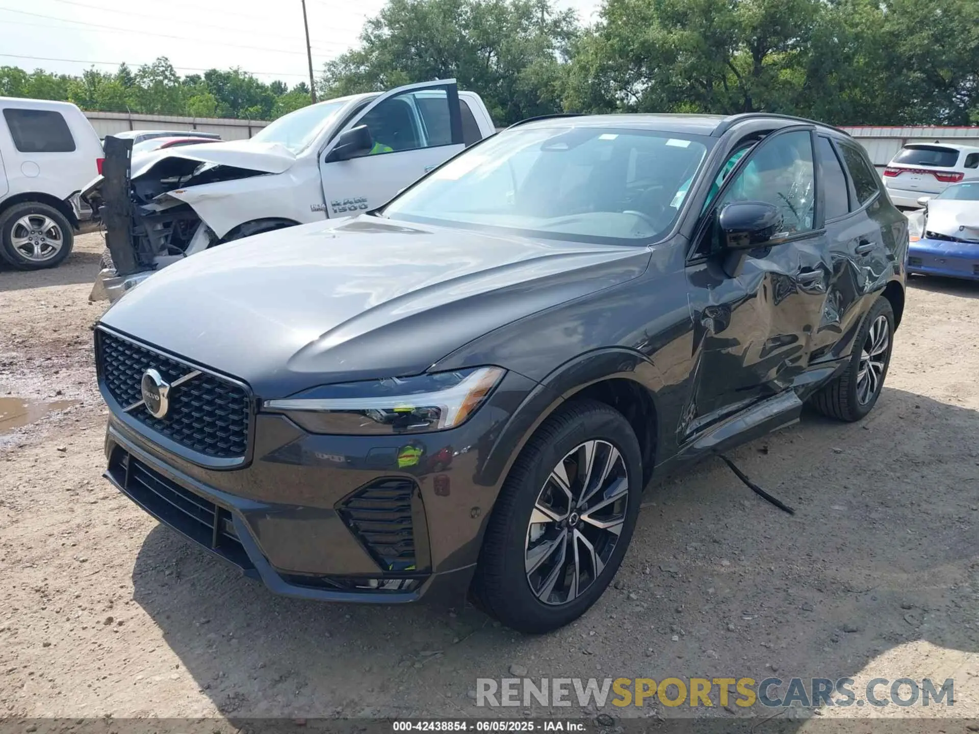 2 Photograph of a damaged car YV4M12RC0S1172417 VOLVO XC60 2025