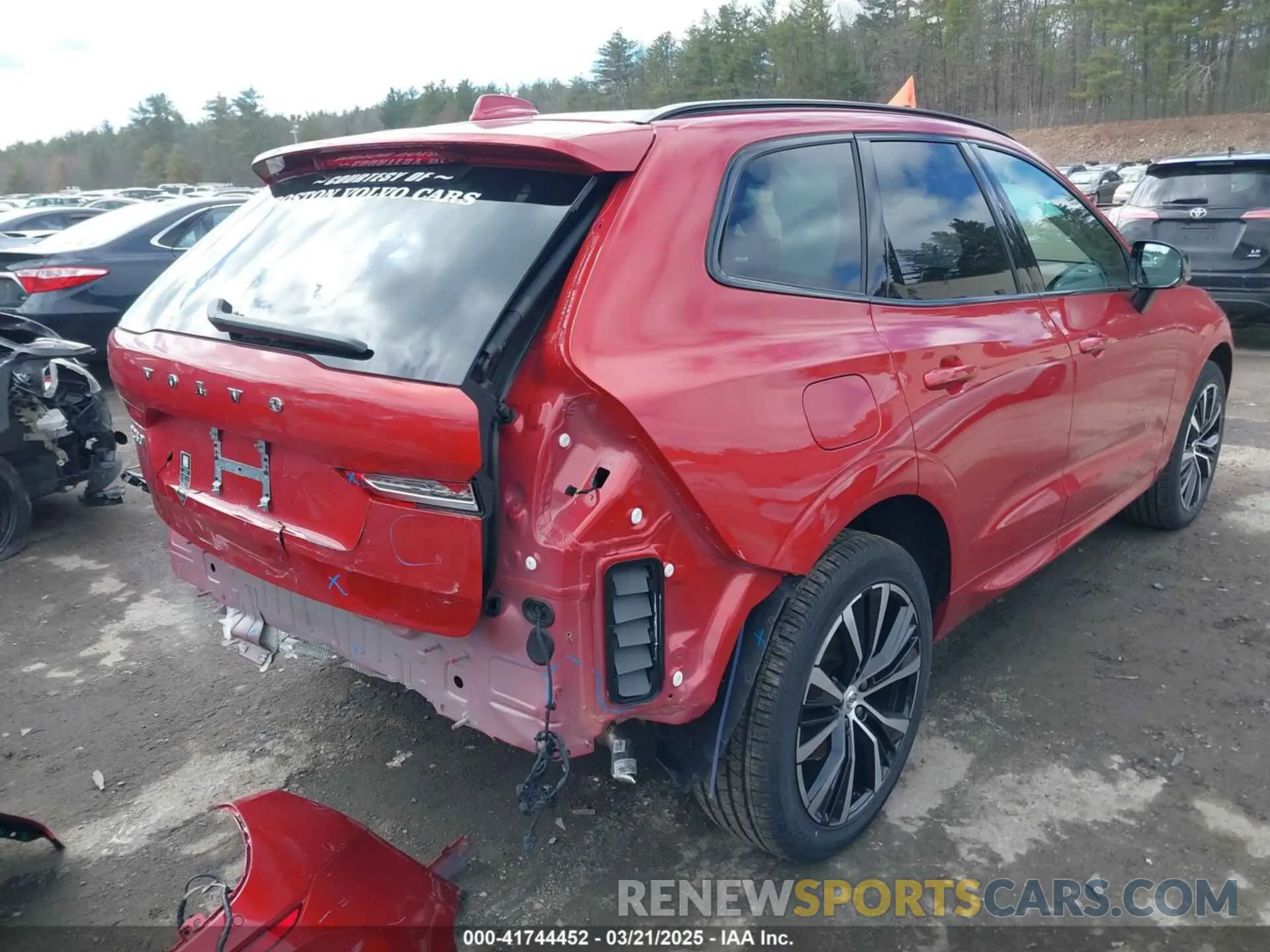 4 Photograph of a damaged car YV4M12RCXS1016126 VOLVO XC60 2025