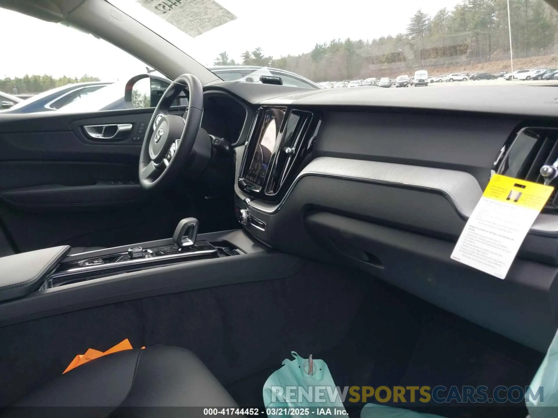 5 Photograph of a damaged car YV4M12RCXS1016126 VOLVO XC60 2025