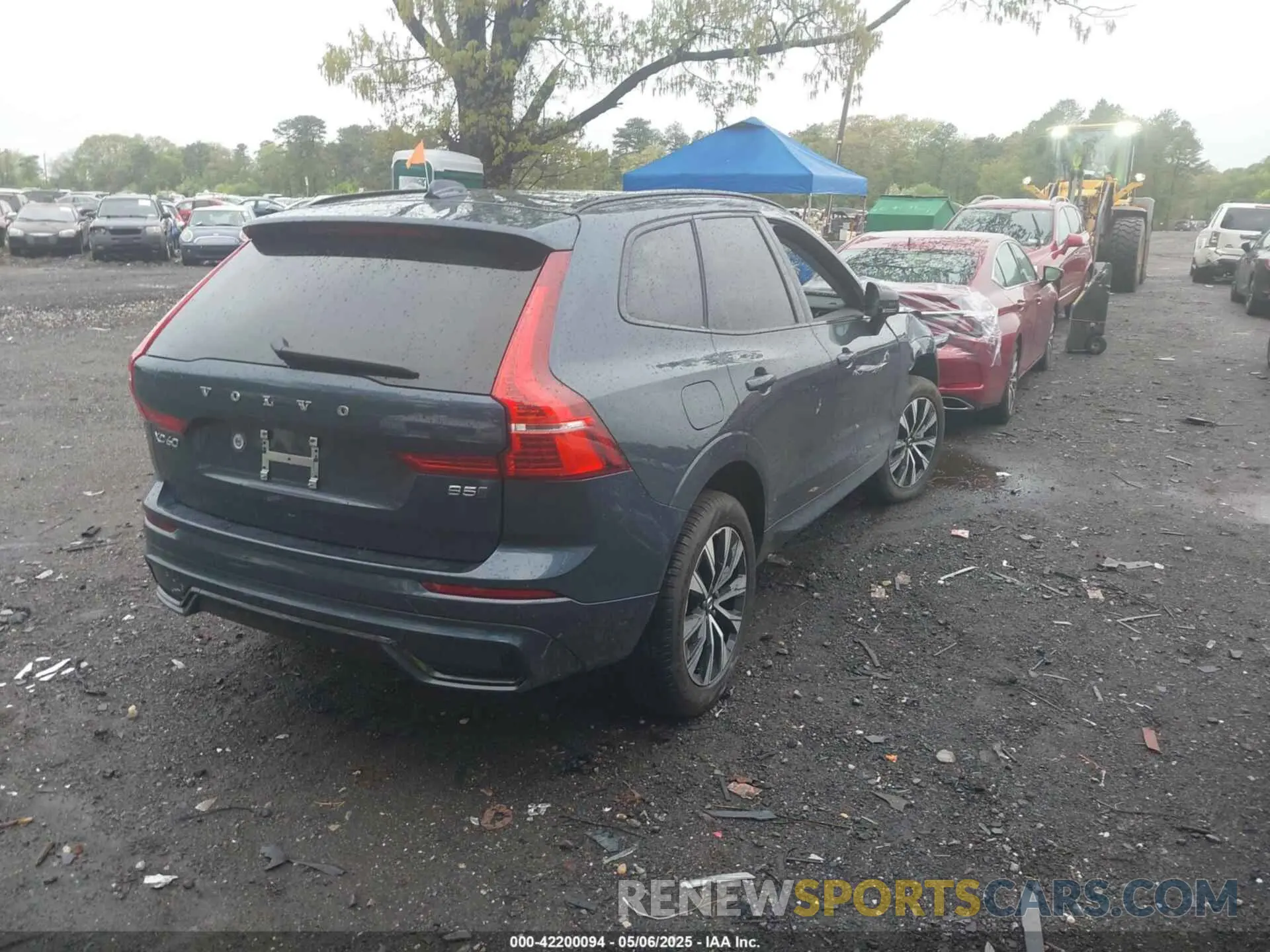 4 Photograph of a damaged car YV4M12RJ5S1019238 VOLVO XC60 2025