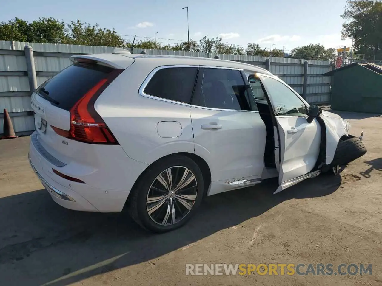 3 Photograph of a damaged car YV4L12DL2N1079695 VOLVO XC60 B5 IN 2022