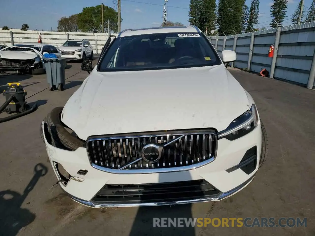 5 Photograph of a damaged car YV4L12DL2N1079695 VOLVO XC60 B5 IN 2022