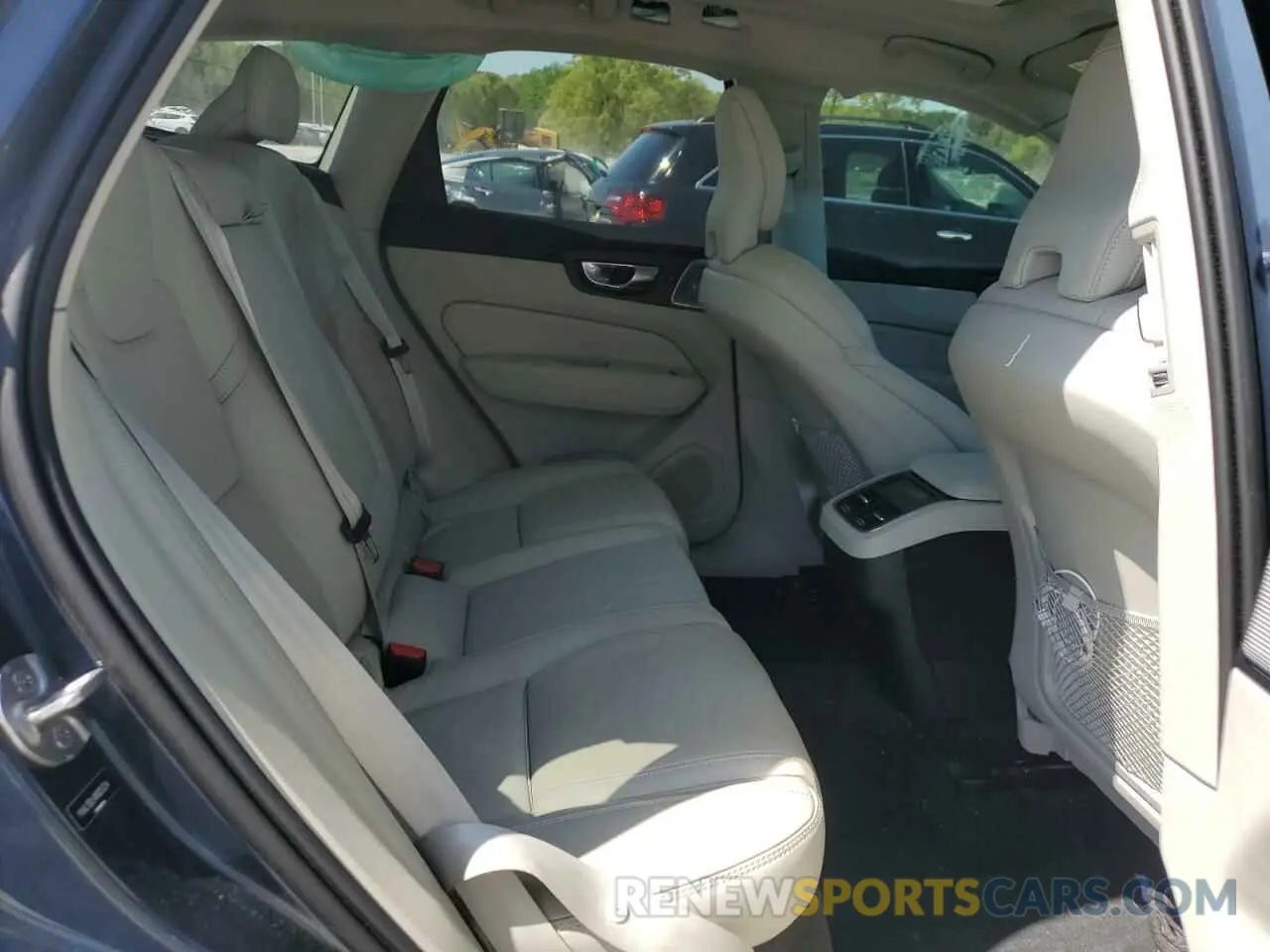 11 Photograph of a damaged car YV4L12DL4N1025234 VOLVO XC60 B5 IN 2022