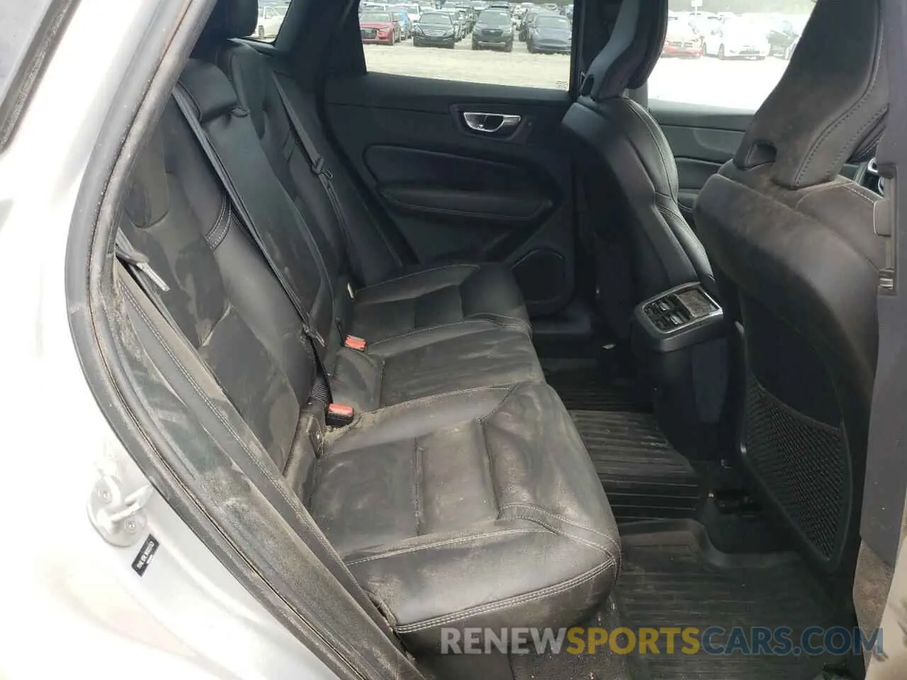 10 Photograph of a damaged car YV4L12RL1N1083763 VOLVO XC60 B5 IN 2022