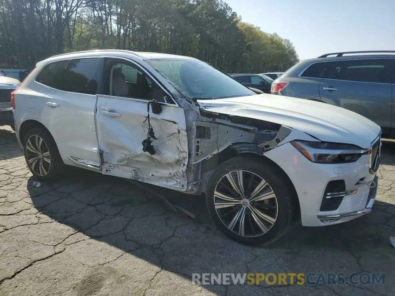 4 Photograph of a damaged car YV4L12RL6N1044909 VOLVO XC60 B5 IN 2022