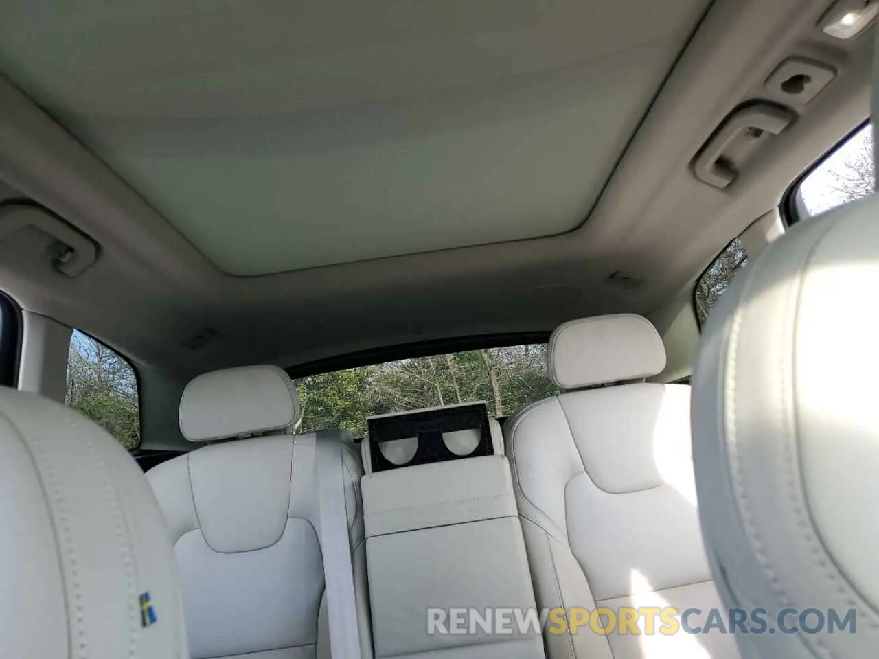10 Photograph of a damaged car YV4L12RL7N1915865 VOLVO XC60 B5 IN 2022