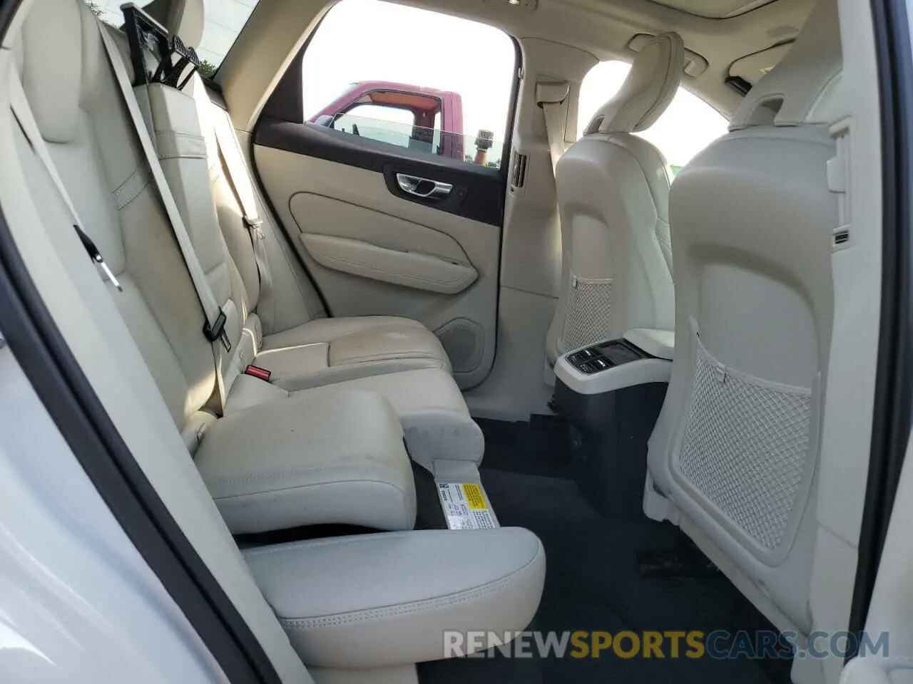 11 Photograph of a damaged car YV4L12RL7N1915865 VOLVO XC60 B5 IN 2022