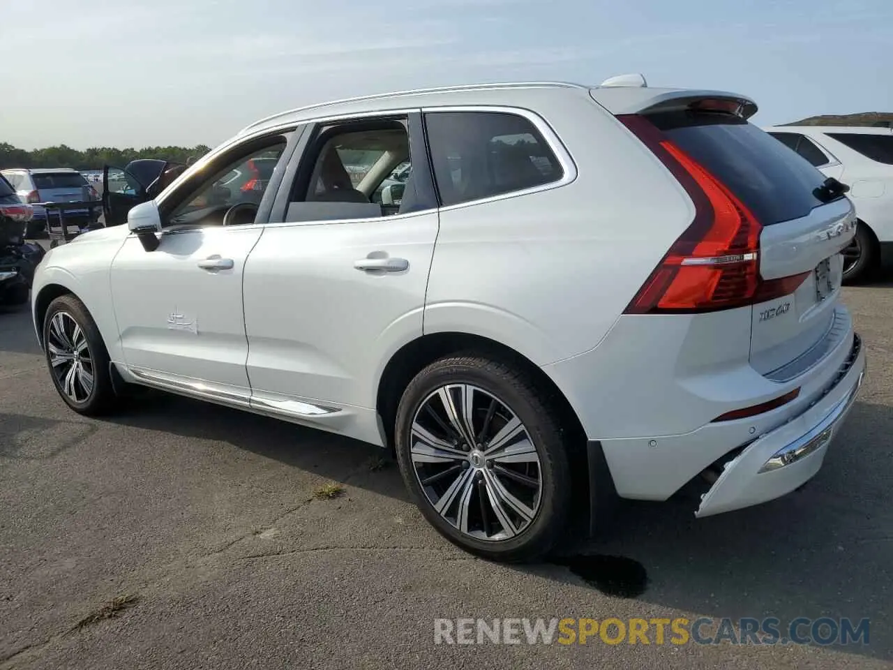2 Photograph of a damaged car YV4L12RL7N1915865 VOLVO XC60 B5 IN 2022