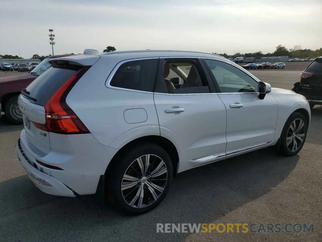 3 Photograph of a damaged car YV4L12RL7N1915865 VOLVO XC60 B5 IN 2022