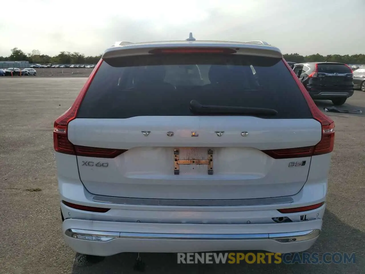6 Photograph of a damaged car YV4L12RL7N1915865 VOLVO XC60 B5 IN 2022