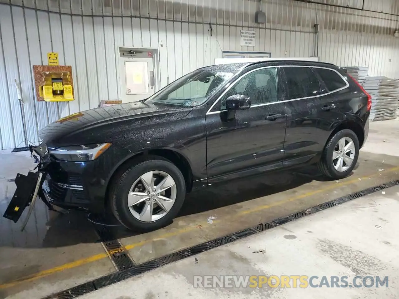 1 Photograph of a damaged car YV4L12RK5N1004912 VOLVO XC60 B5 MO 2022