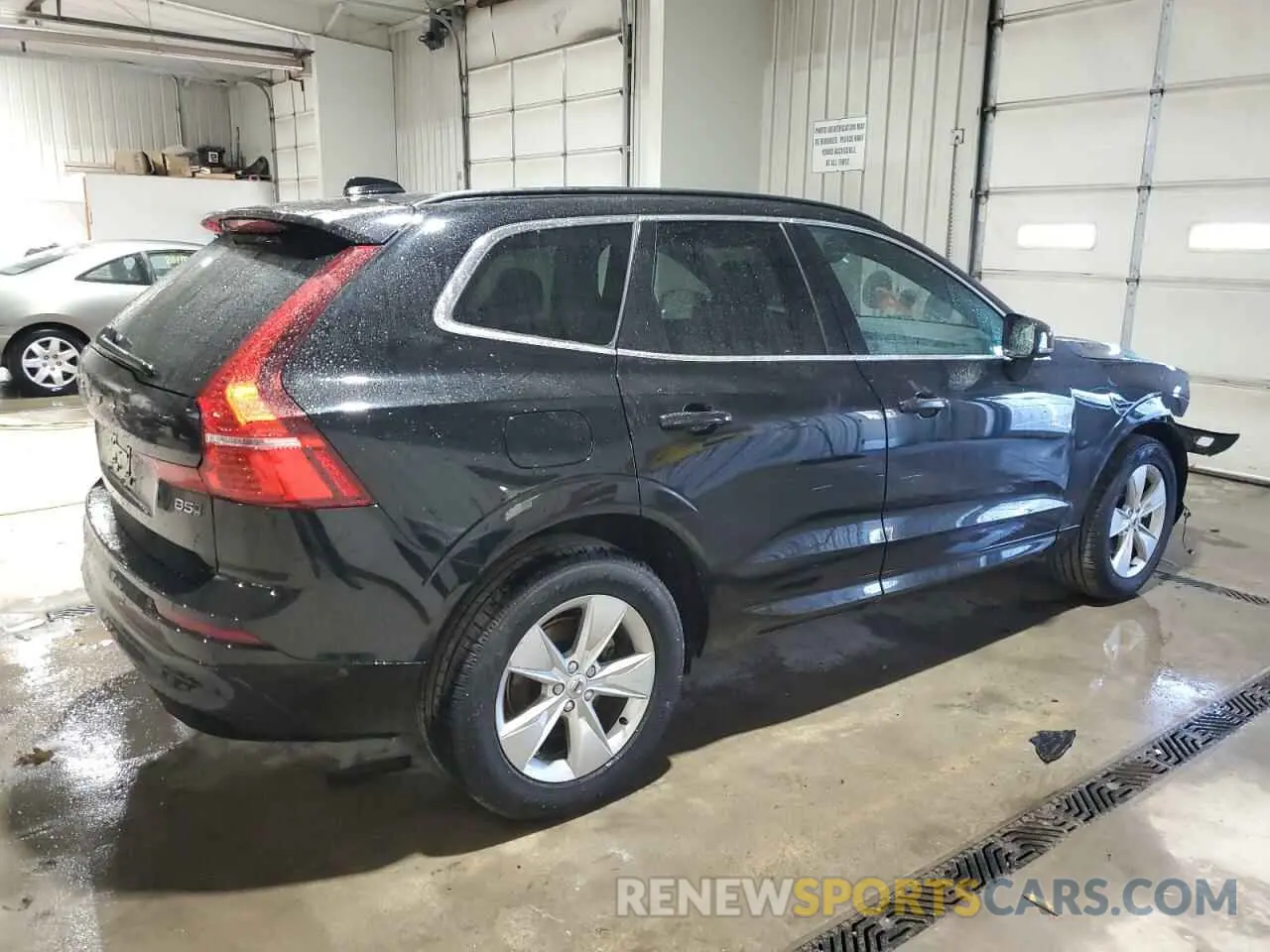 3 Photograph of a damaged car YV4L12RK5N1004912 VOLVO XC60 B5 MO 2022