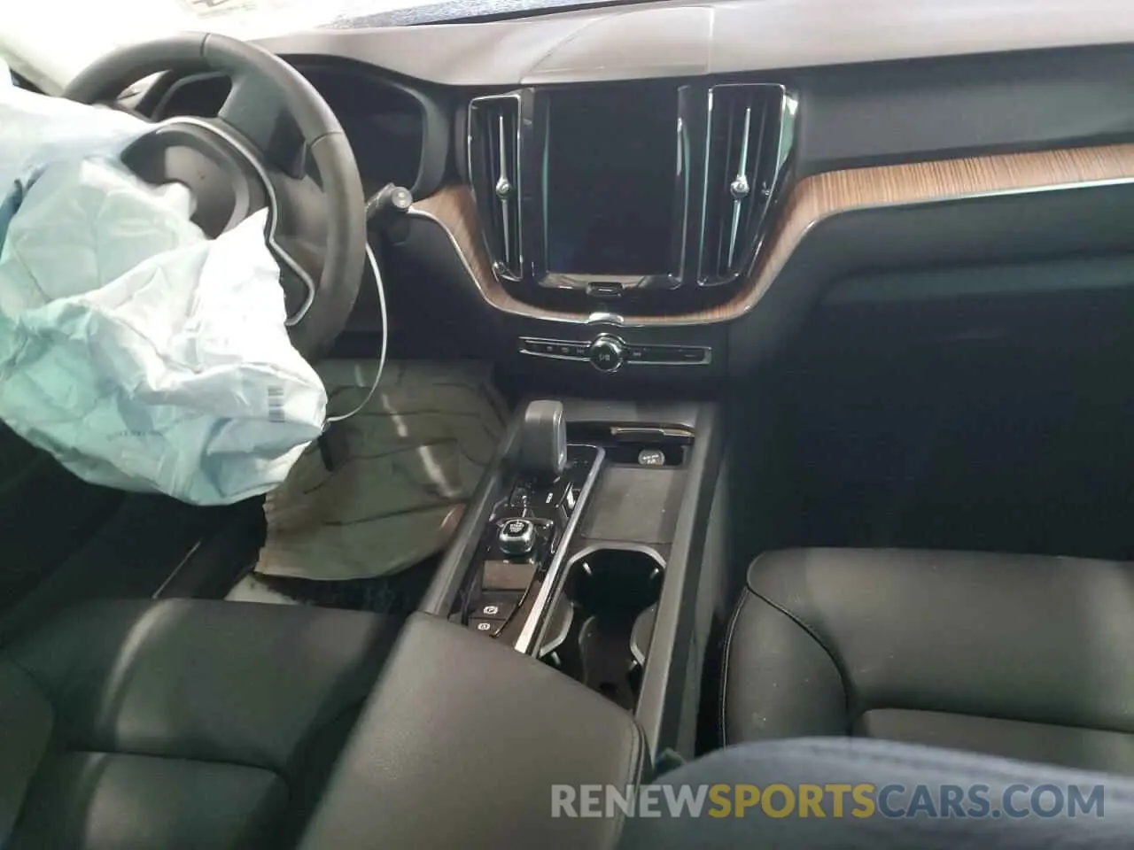 8 Photograph of a damaged car YV4L12RK6N1911586 VOLVO XC60 B5 MO 2022