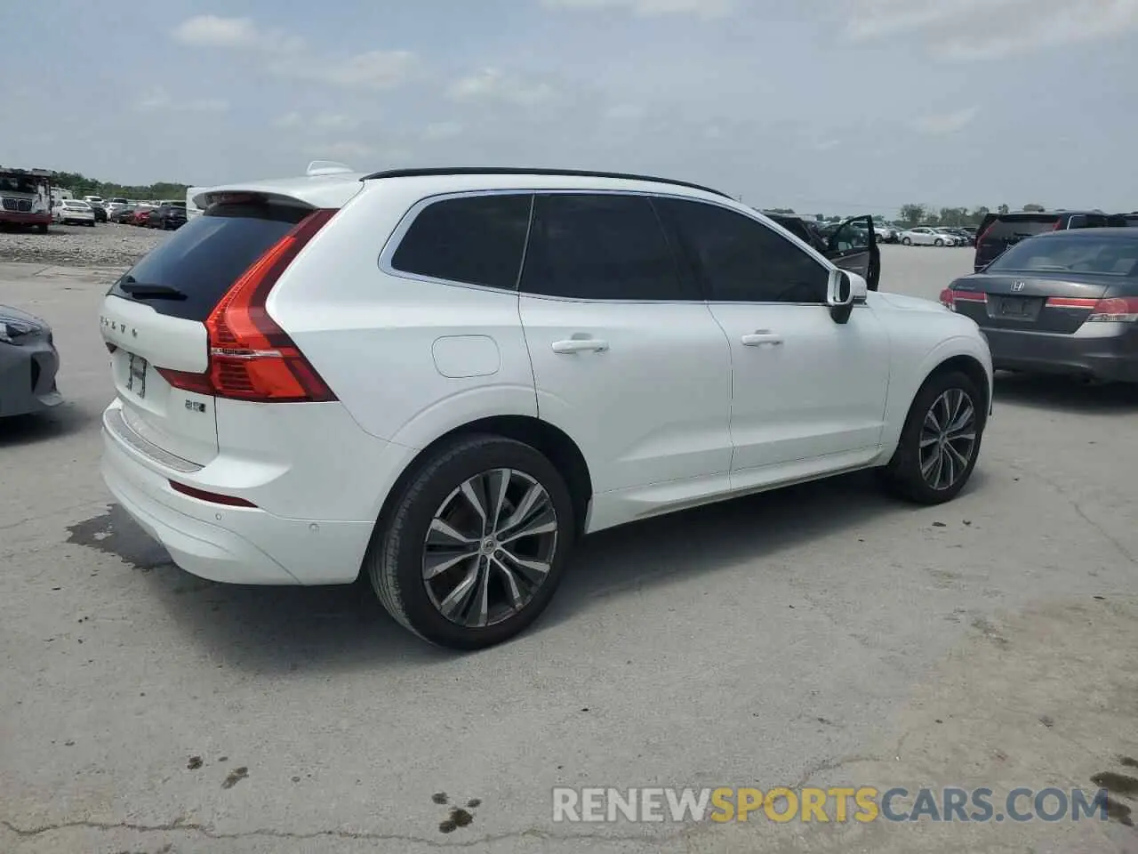 3 Photograph of a damaged car YV4L12RK7N1082043 VOLVO XC60 B5 MO 2022