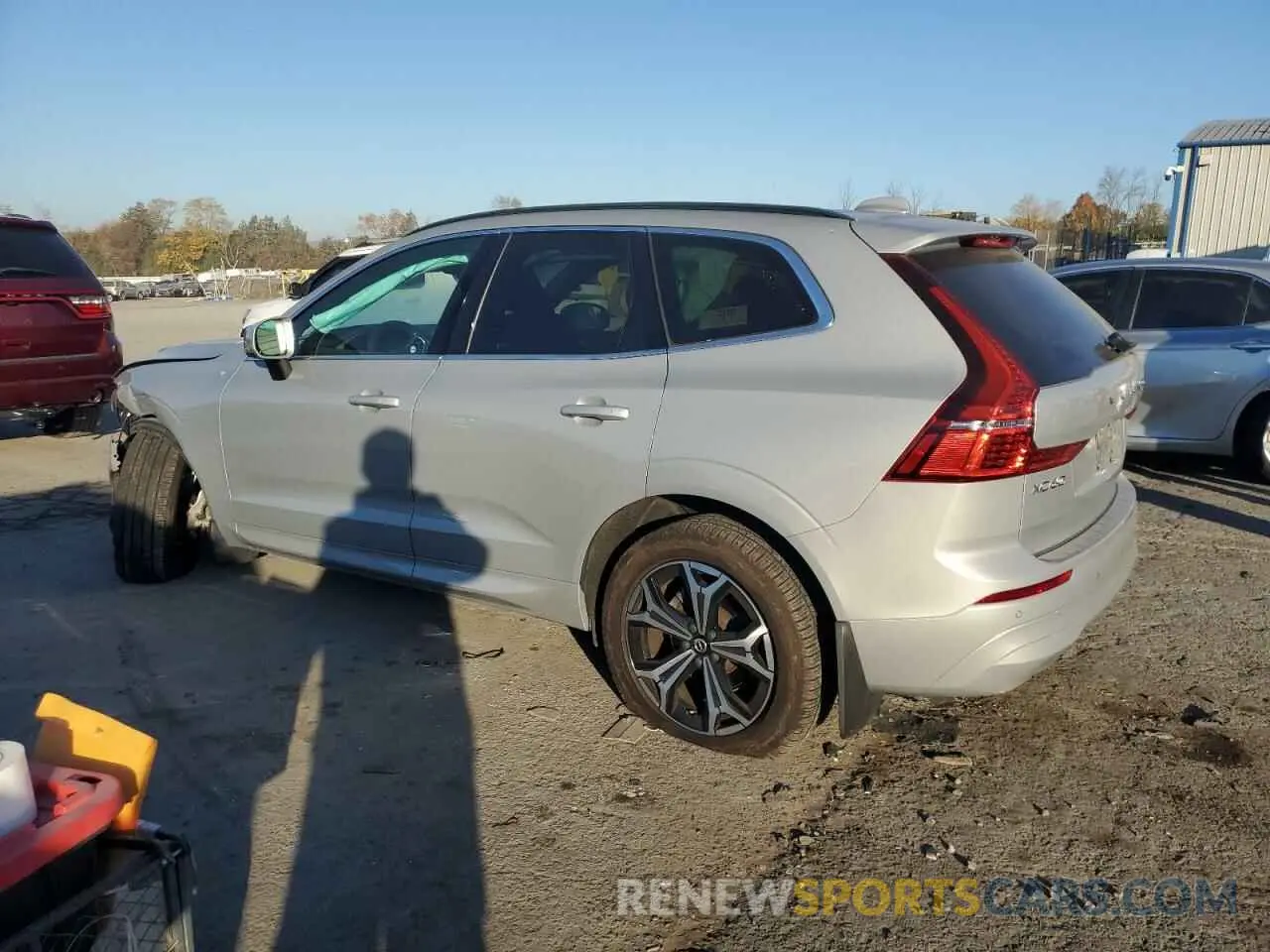 2 Photograph of a damaged car YV4L12RK8N1952737 VOLVO XC60 B5 MO 2022