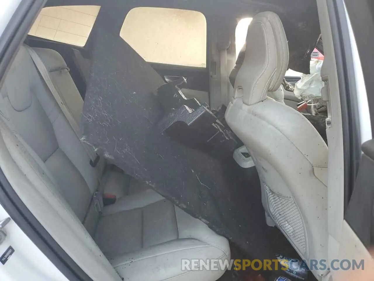 11 Photograph of a damaged car YV4L12RK9N1019901 VOLVO XC60 B5 MO 2022
