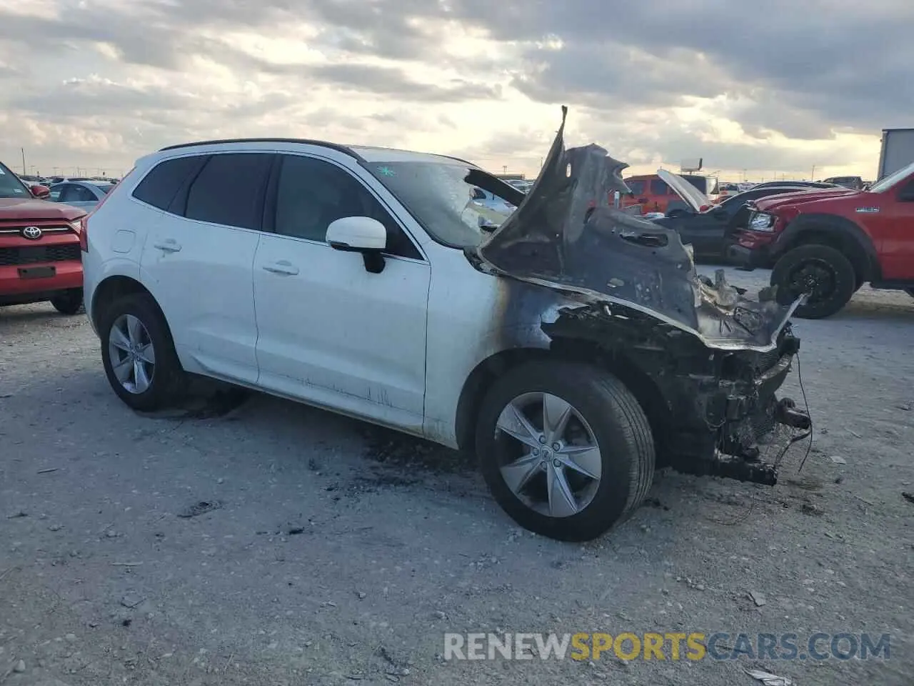 4 Photograph of a damaged car YV4L12RK9N1019901 VOLVO XC60 B5 MO 2022