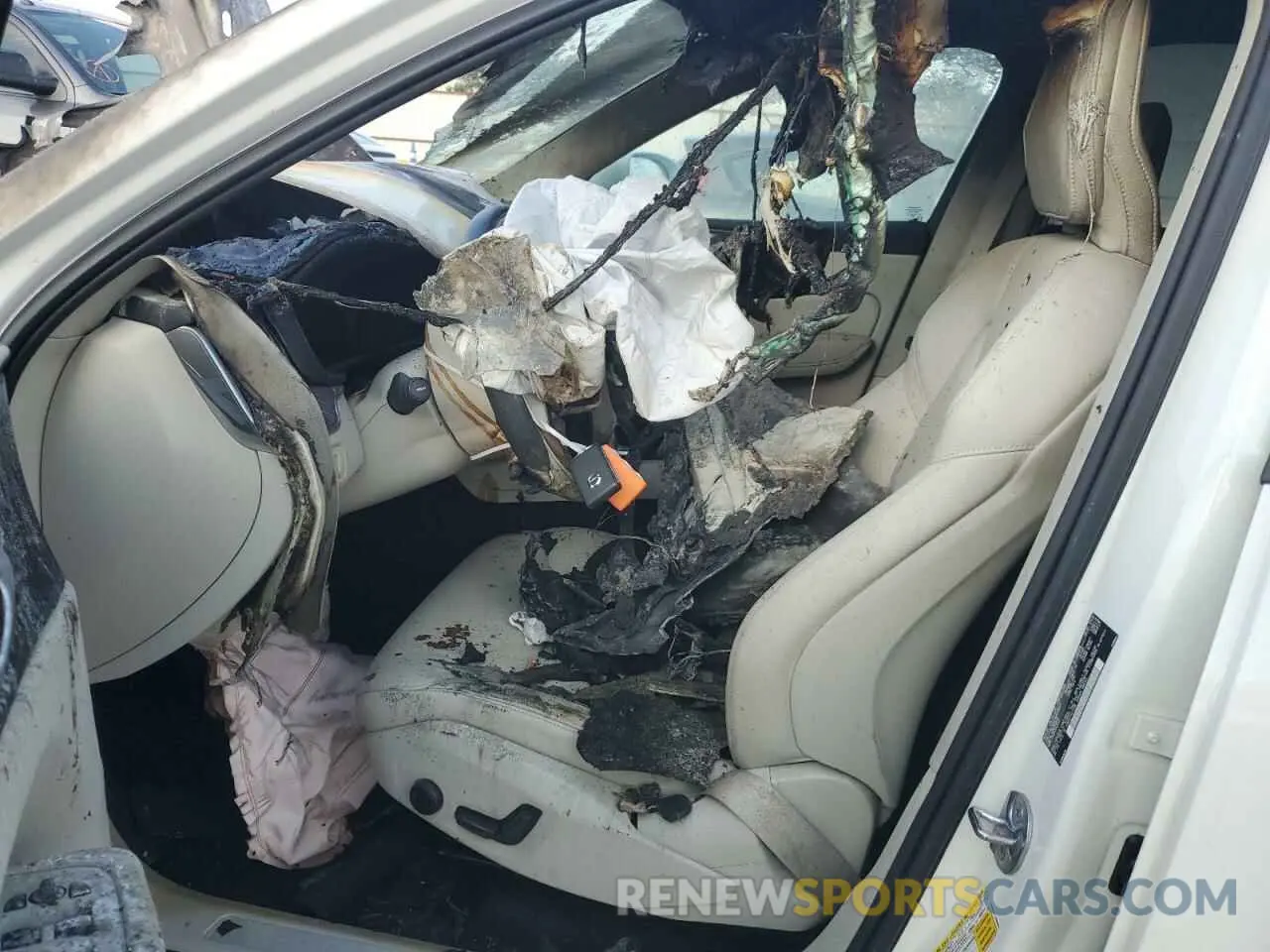 7 Photograph of a damaged car YV4L12RK9N1019901 VOLVO XC60 B5 MO 2022