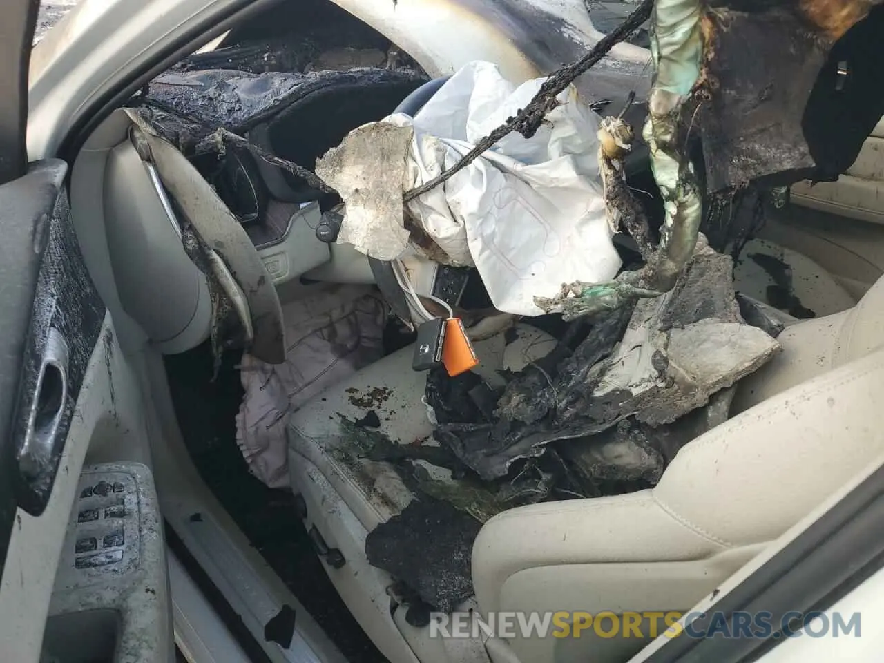 8 Photograph of a damaged car YV4L12RK9N1019901 VOLVO XC60 B5 MO 2022