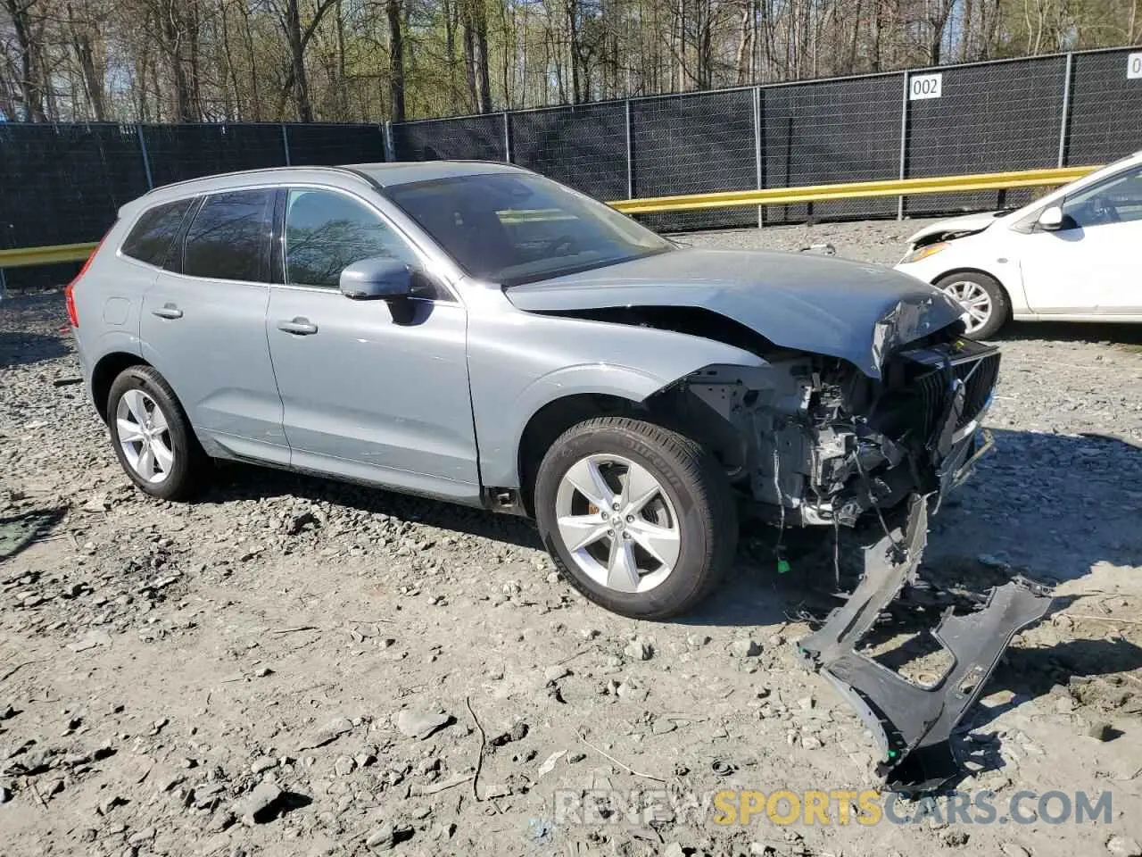 4 Photograph of a damaged car YV4L12RKXN1946406 VOLVO XC60 B5 MO 2022