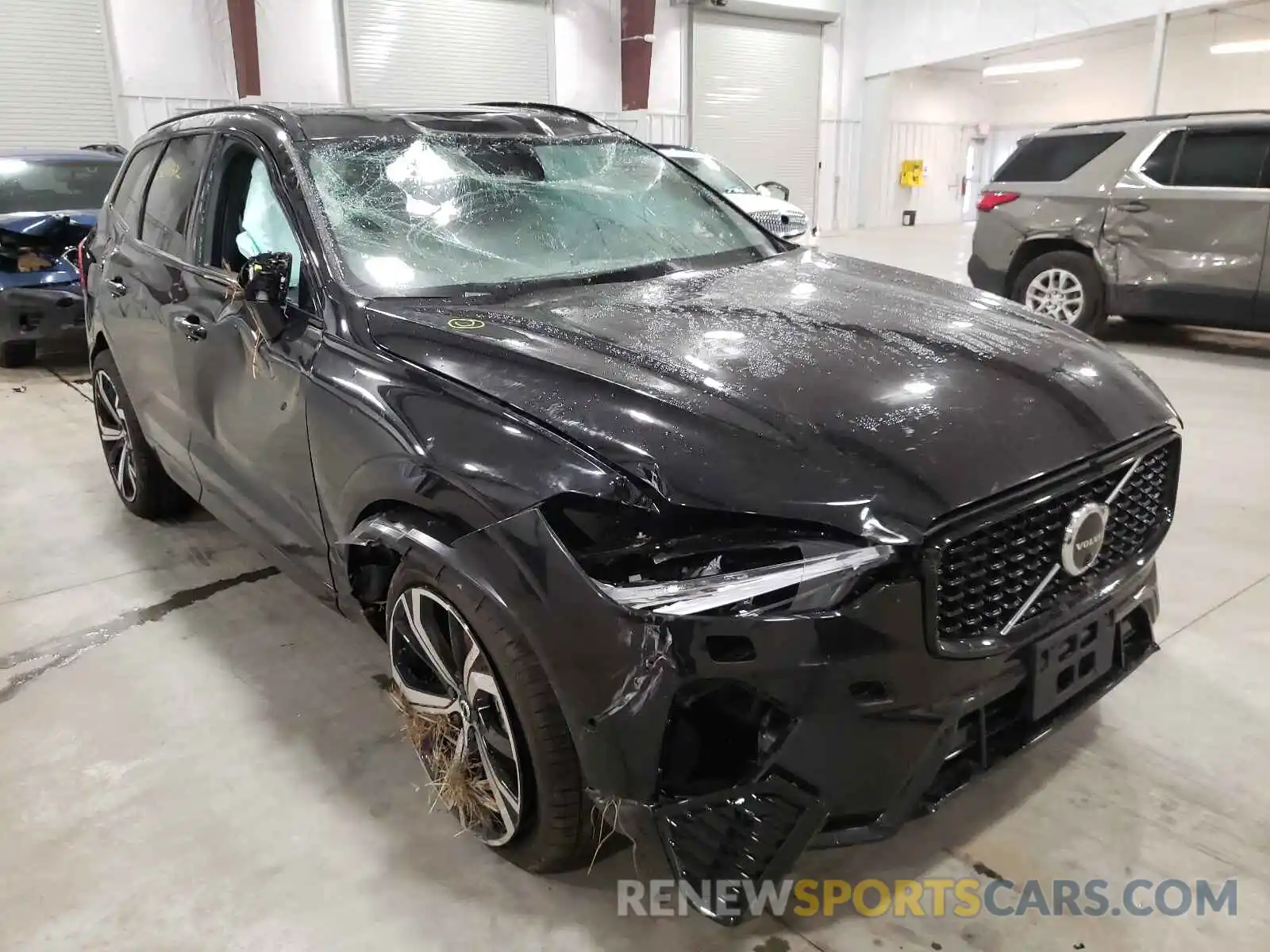 1 Photograph of a damaged car YV4L12RM4N1924404 VOLVO XC60 B5 R- 2022