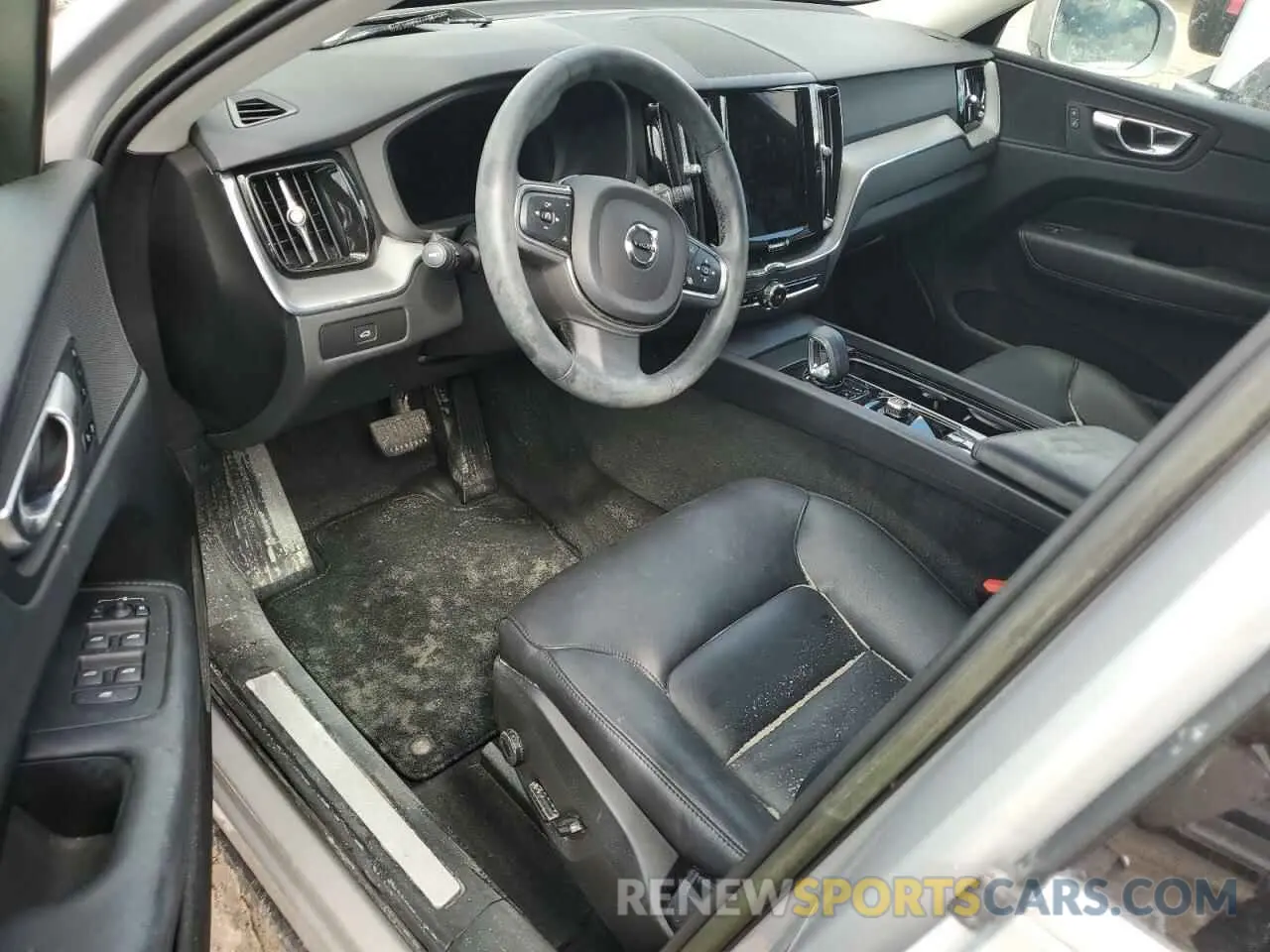 8 Photograph of a damaged car YV4L12RV0P1239814 VOLVO XC60 CORE 2023