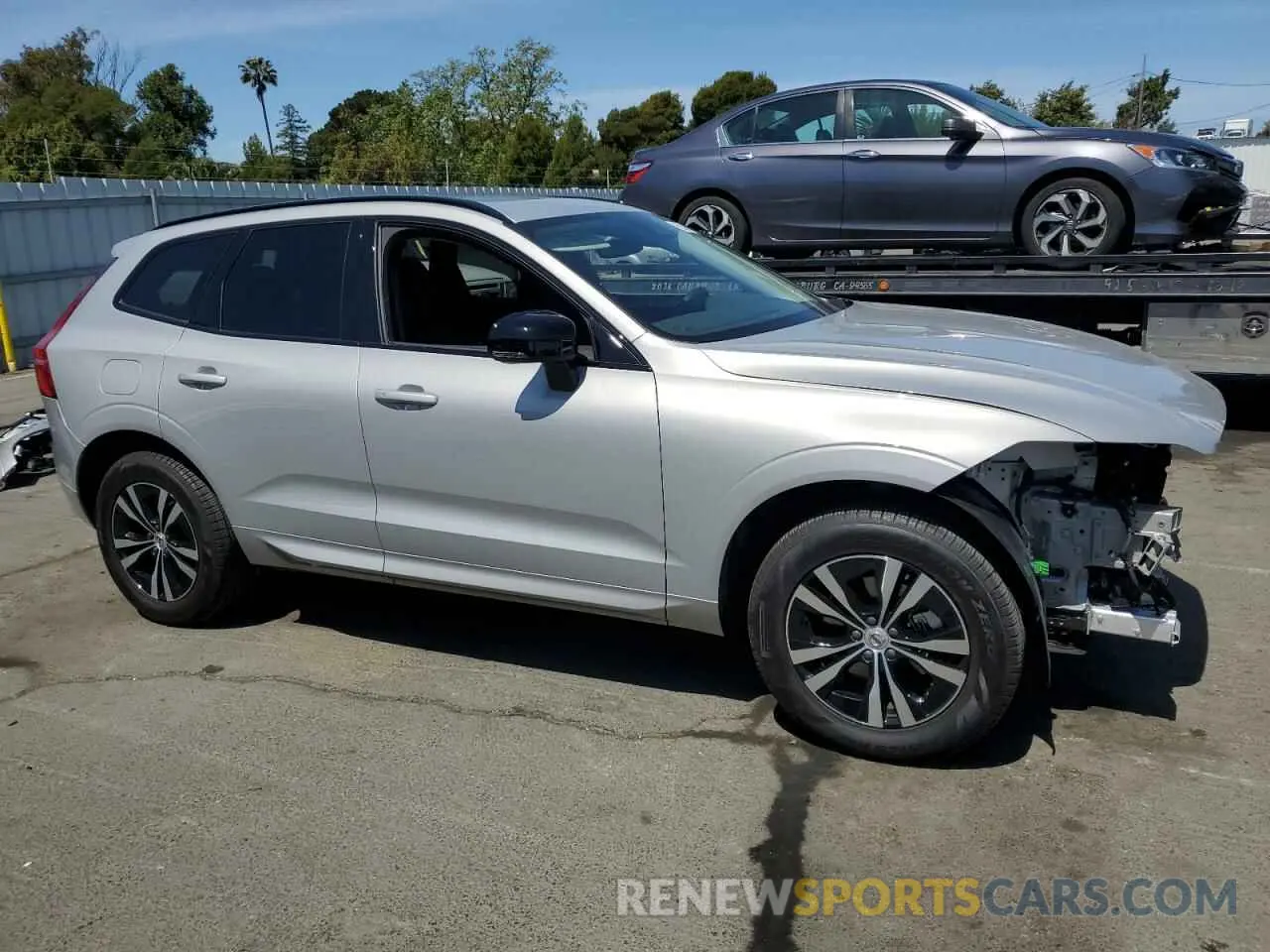 4 Photograph of a damaged car YV4L12RK3R1835993 VOLVO XC60 CORE 2024