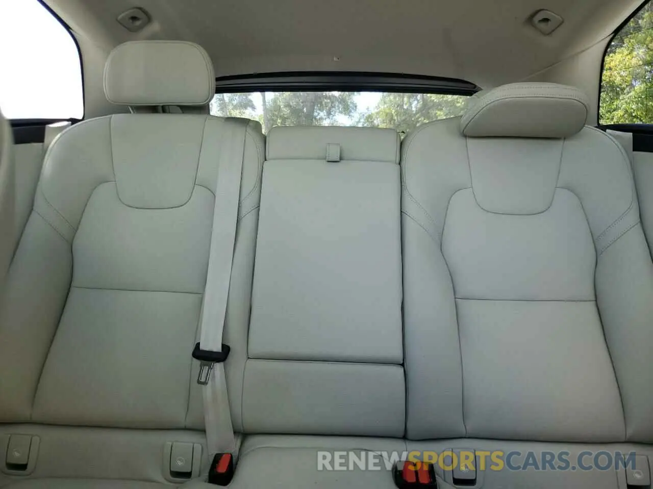 10 Photograph of a damaged car YV4L12RK4R1877525 VOLVO XC60 CORE 2024