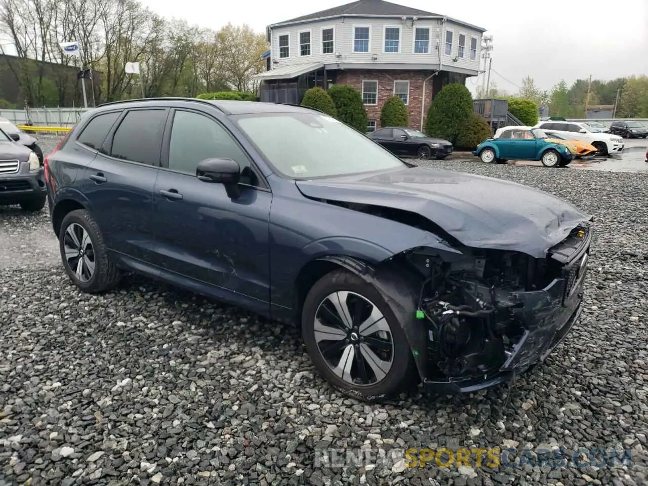 4 Photograph of a damaged car YV4H60RJ1S1012813 VOLVO XC60 CORE 2025