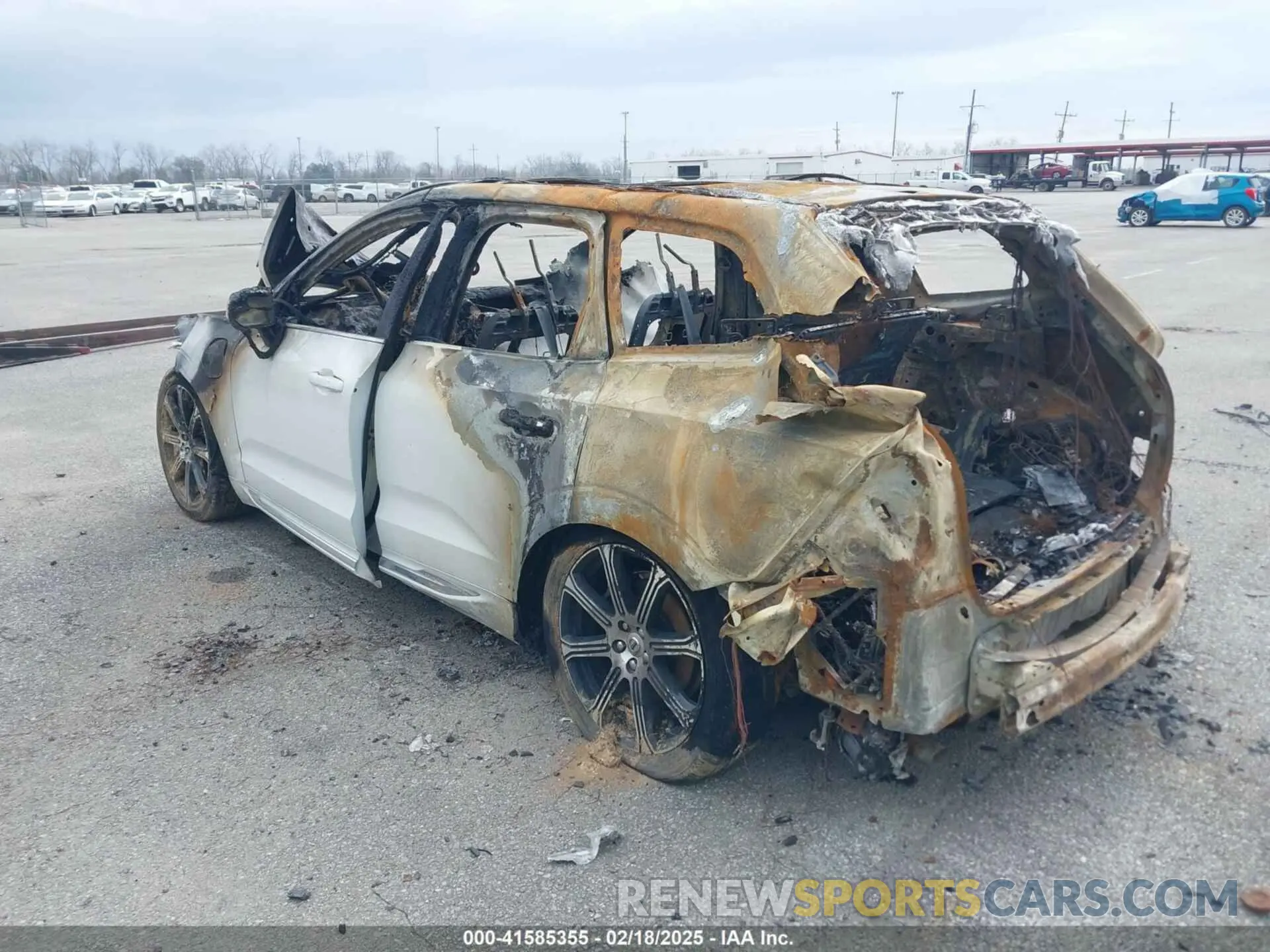 3 Photograph of a damaged car LYVBR0DL4KB234909 VOLVO XC60 HYBRID 2019