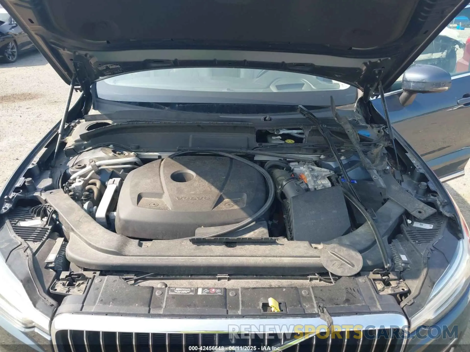 10 Photograph of a damaged car YV4BR0DL4L1512178 VOLVO XC60 HYBRID 2020