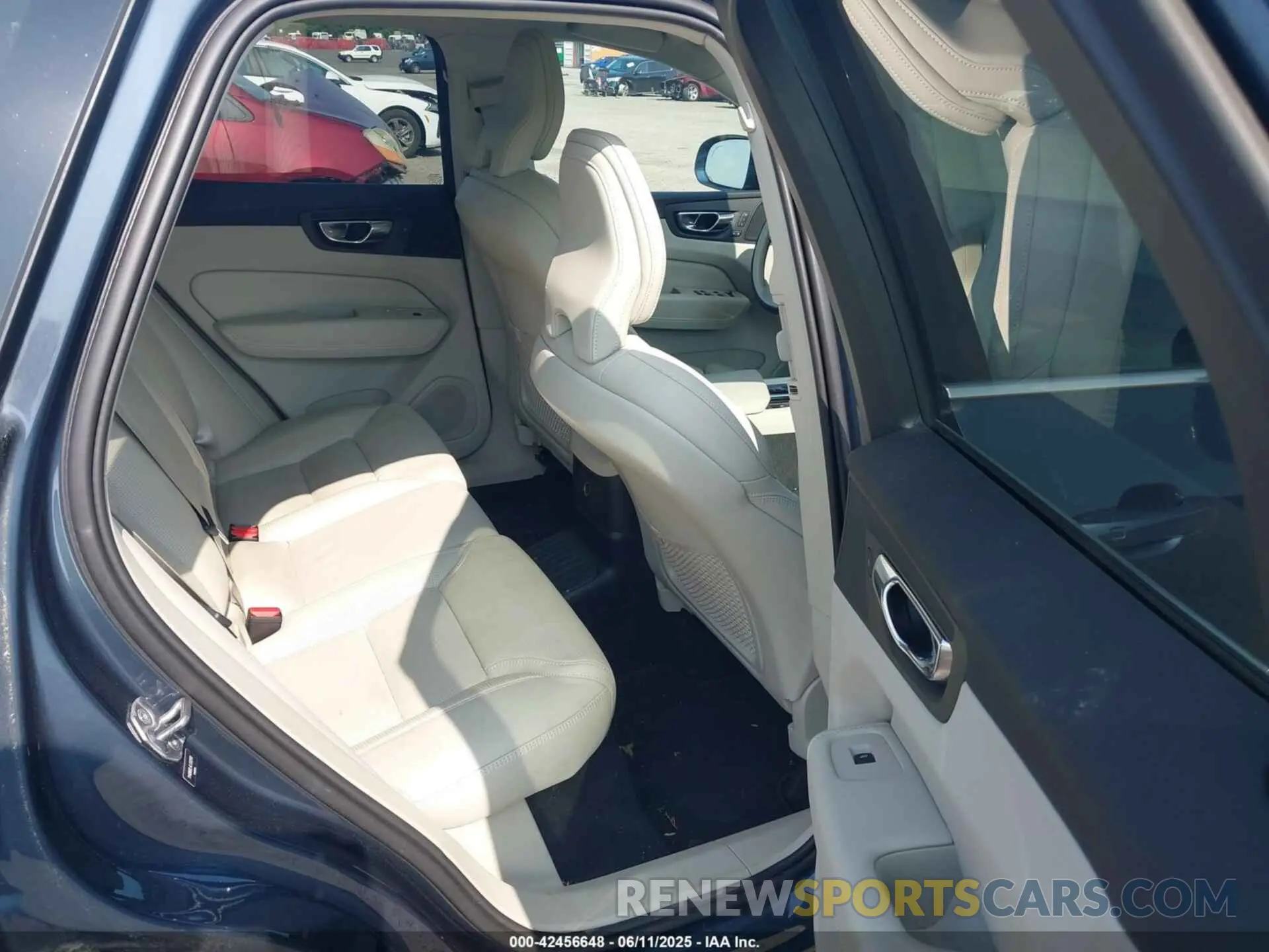 8 Photograph of a damaged car YV4BR0DL4L1512178 VOLVO XC60 HYBRID 2020