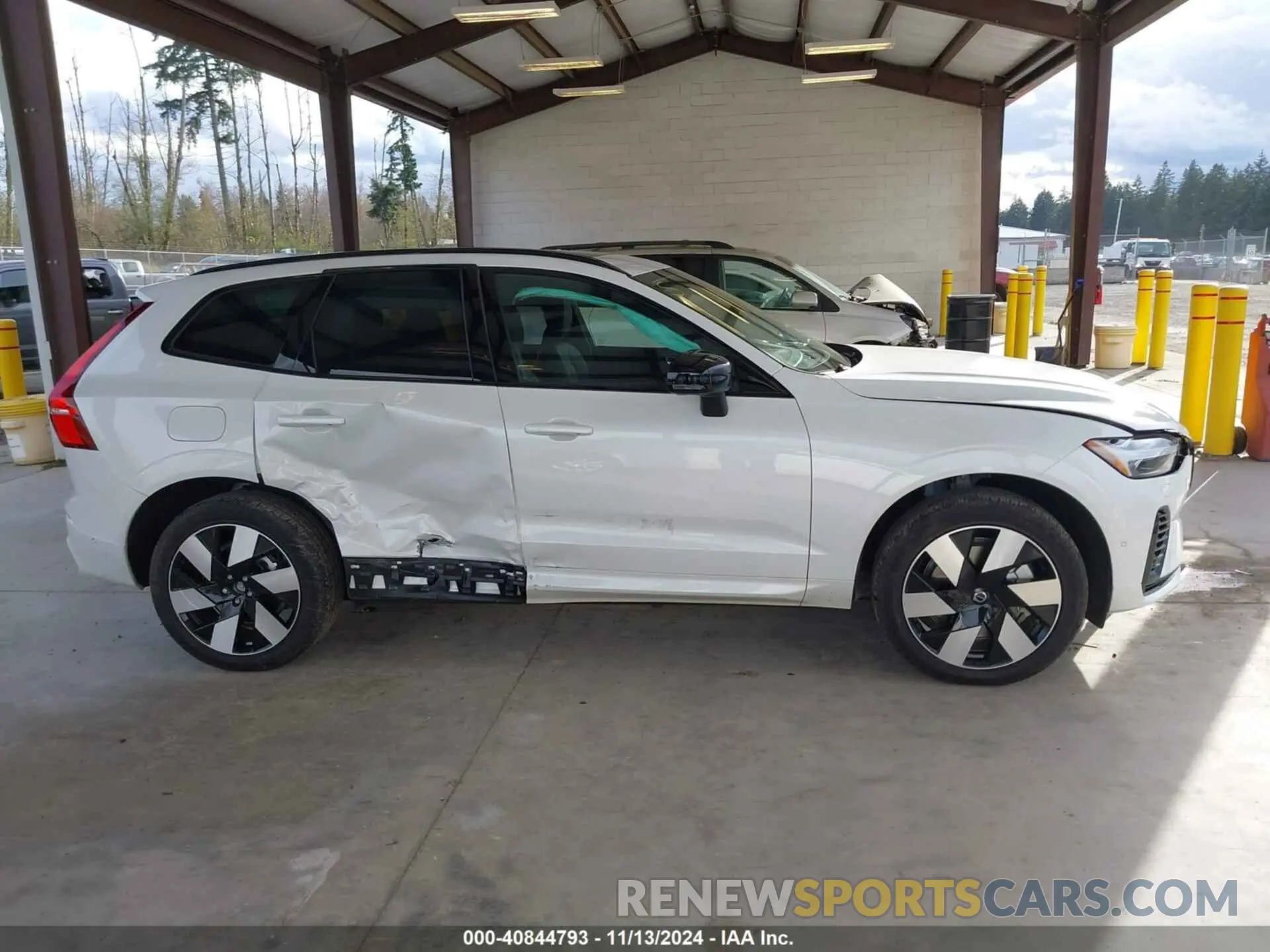 13 Photograph of a damaged car YV4H60RC5S1002092 VOLVO XC60 PLUG-IN HYBRID 2025