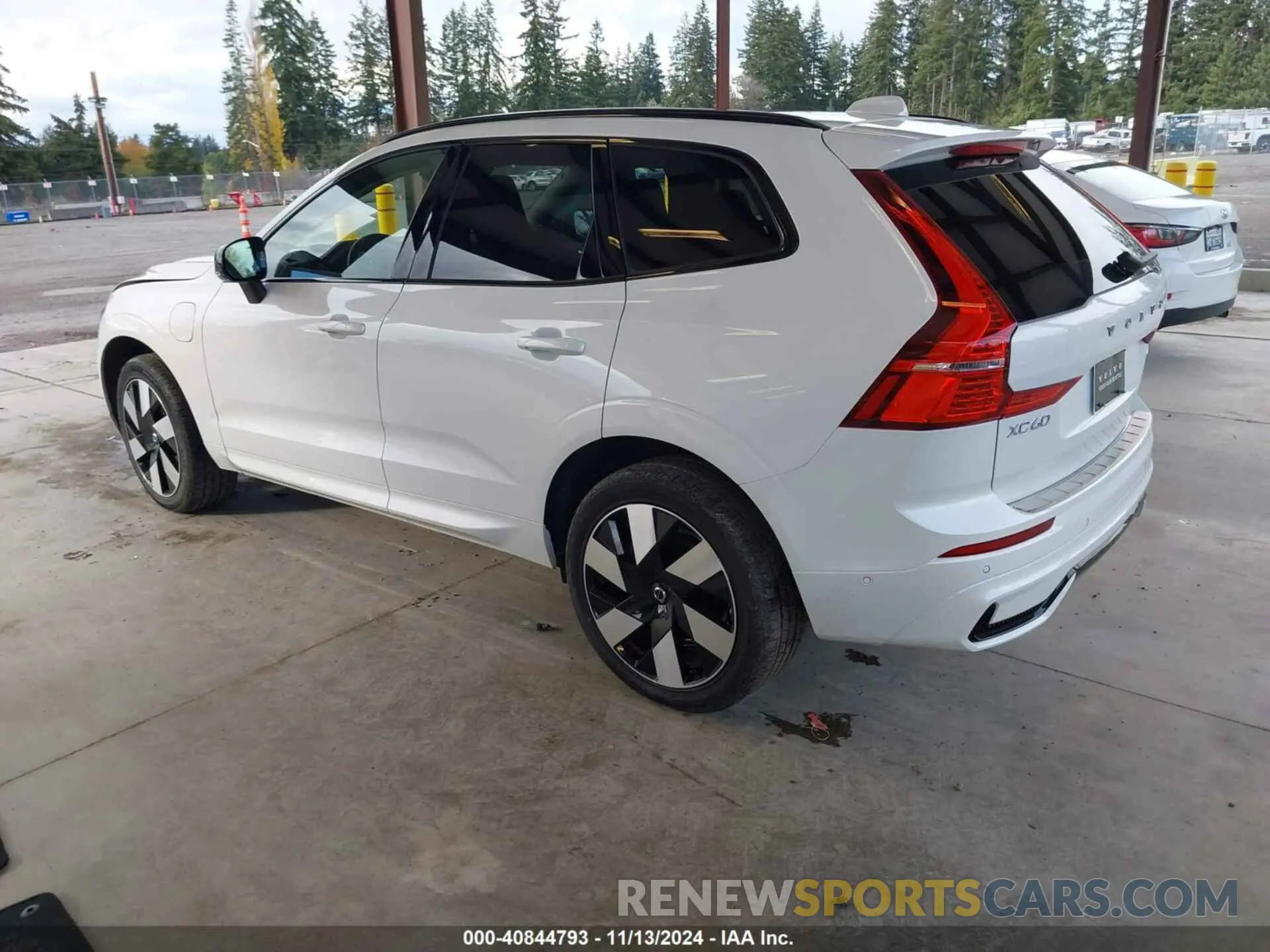 3 Photograph of a damaged car YV4H60RC5S1002092 VOLVO XC60 PLUG-IN HYBRID 2025