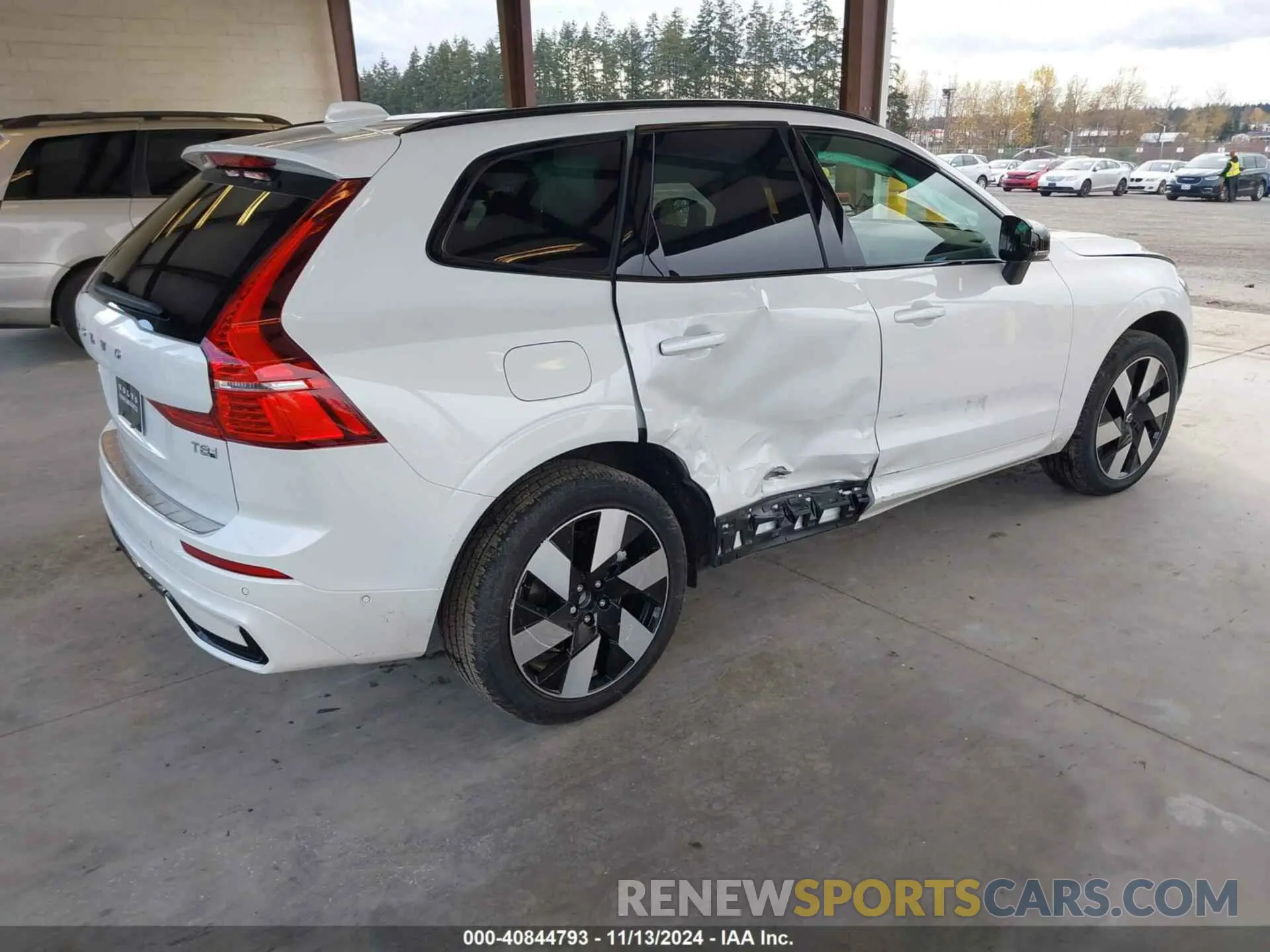 4 Photograph of a damaged car YV4H60RC5S1002092 VOLVO XC60 PLUG-IN HYBRID 2025