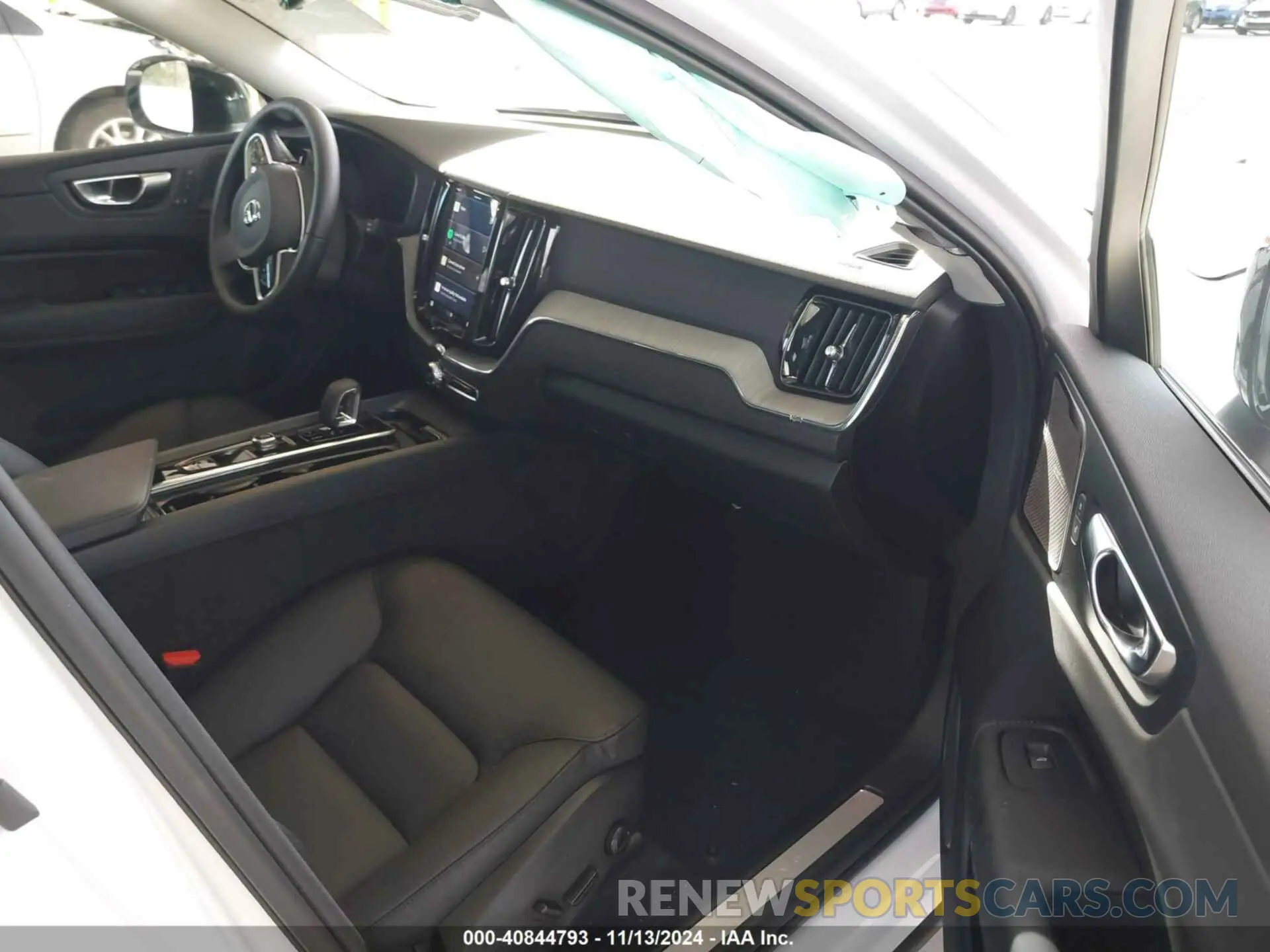 5 Photograph of a damaged car YV4H60RC5S1002092 VOLVO XC60 PLUG-IN HYBRID 2025