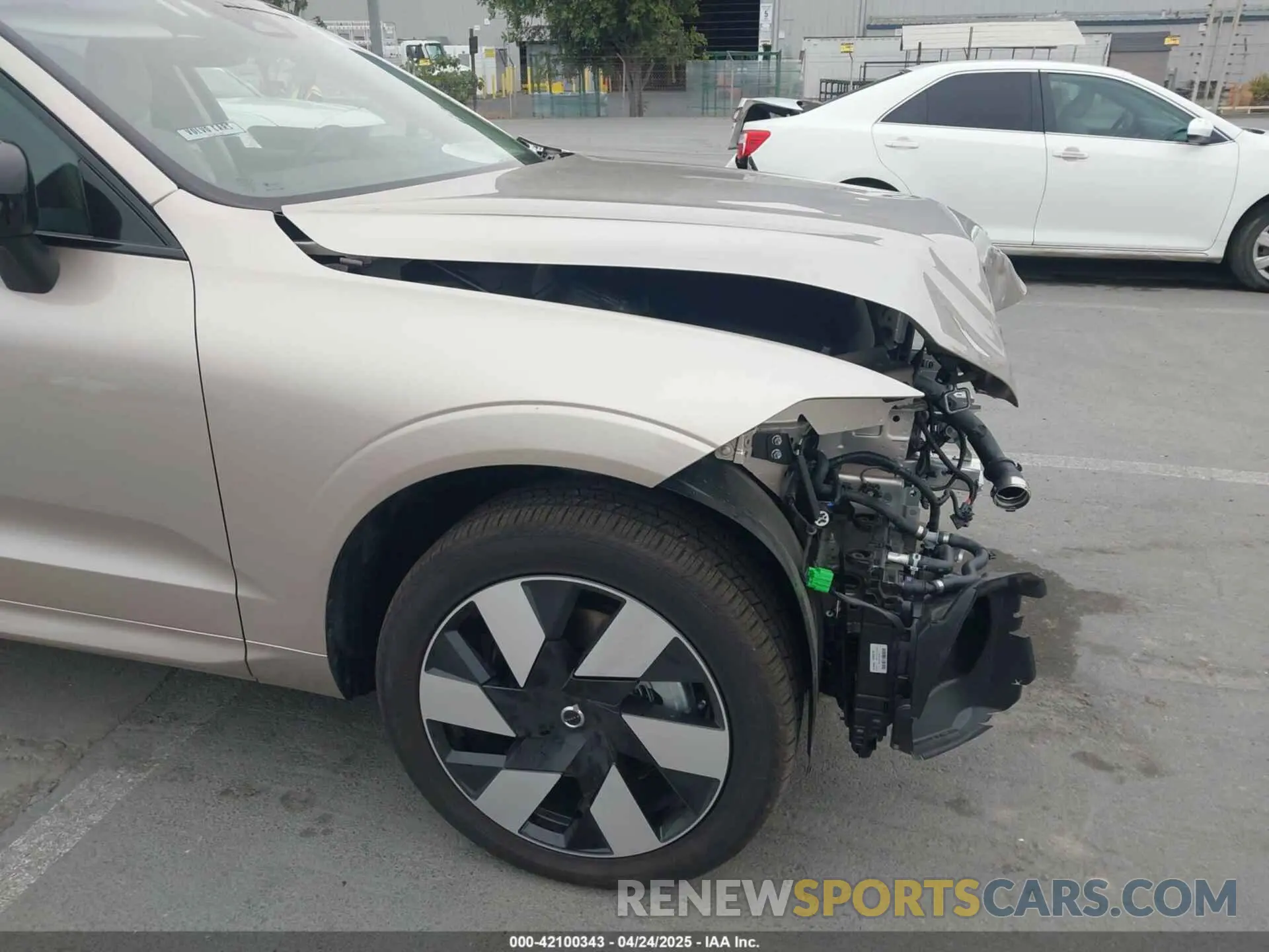 19 Photograph of a damaged car YV4H60RC7S1068305 VOLVO XC60 PLUG-IN HYBRID 2025