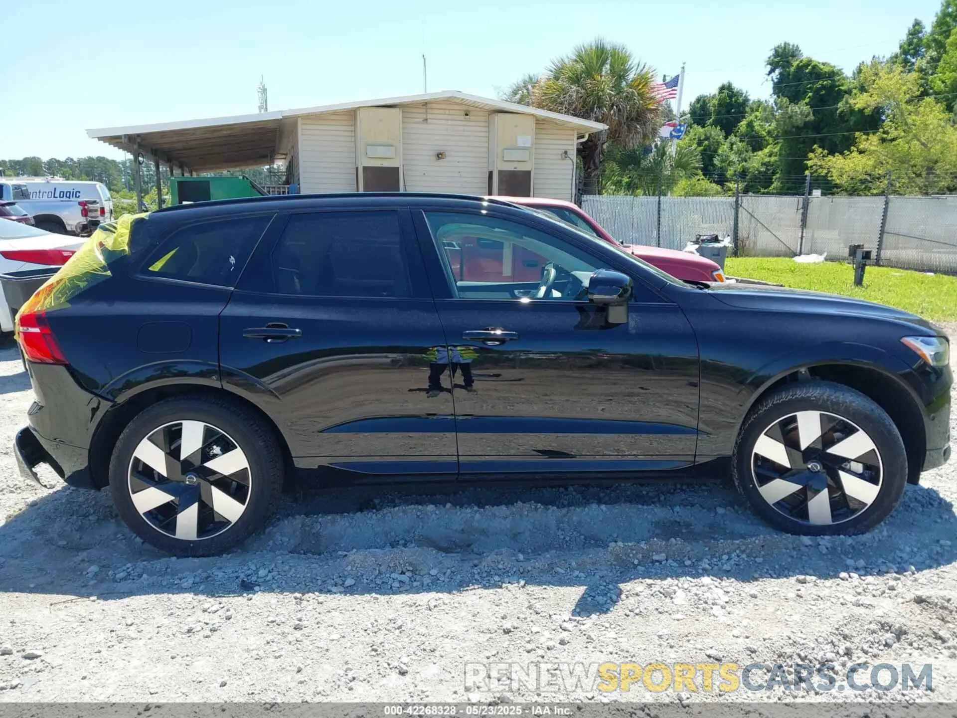 13 Photograph of a damaged car YV4H60RC9S1056625 VOLVO XC60 PLUG-IN HYBRID 2025