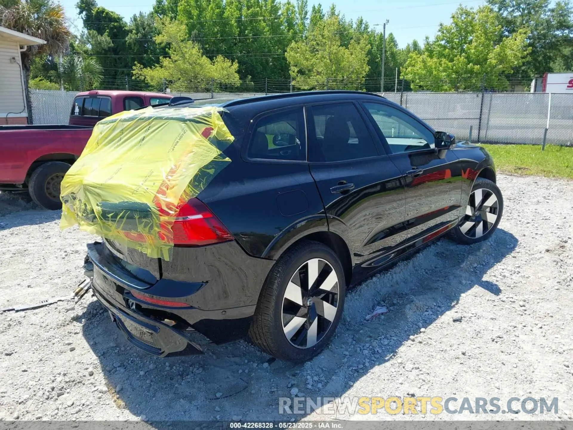 4 Photograph of a damaged car YV4H60RC9S1056625 VOLVO XC60 PLUG-IN HYBRID 2025