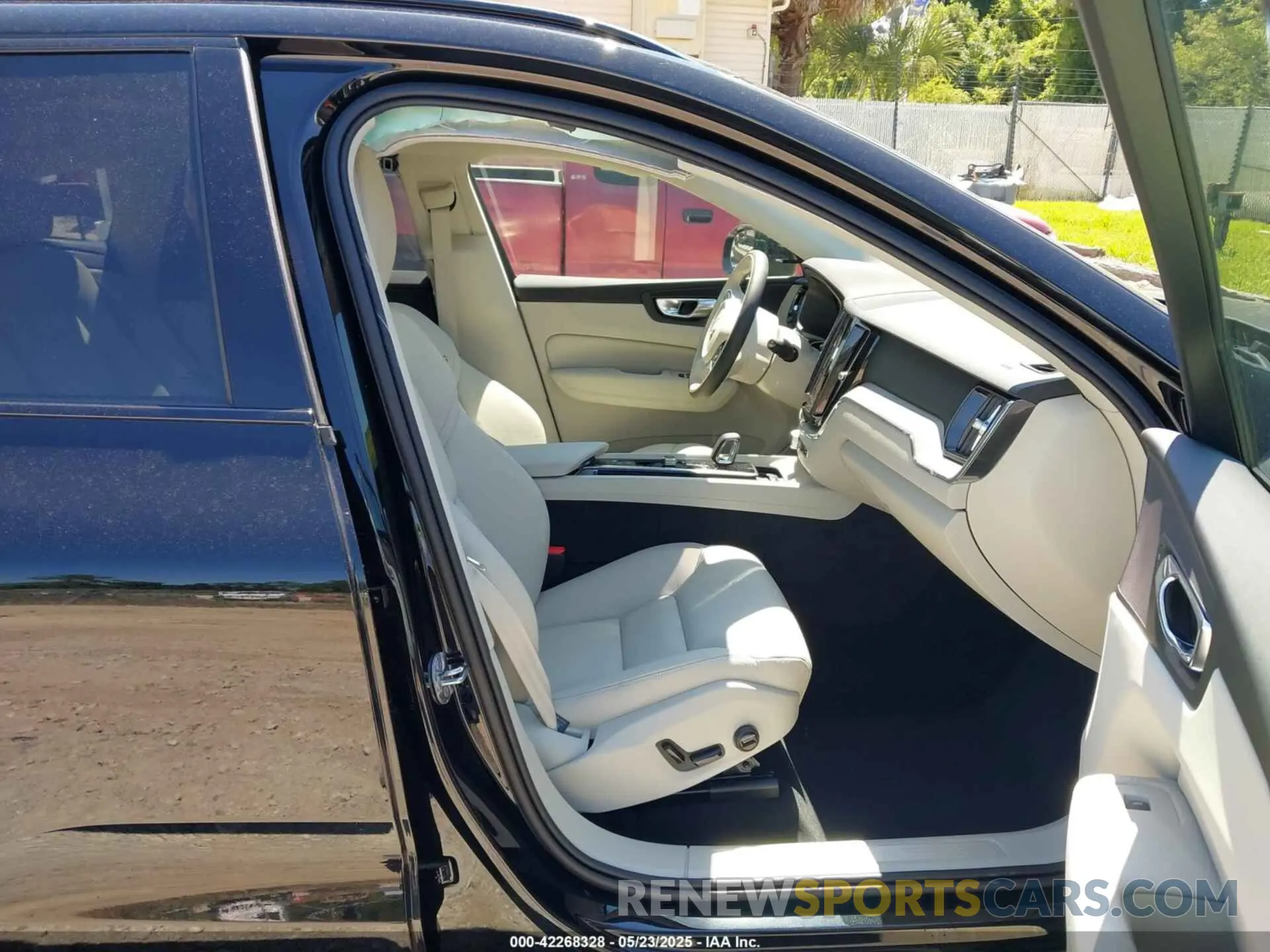 5 Photograph of a damaged car YV4H60RC9S1056625 VOLVO XC60 PLUG-IN HYBRID 2025