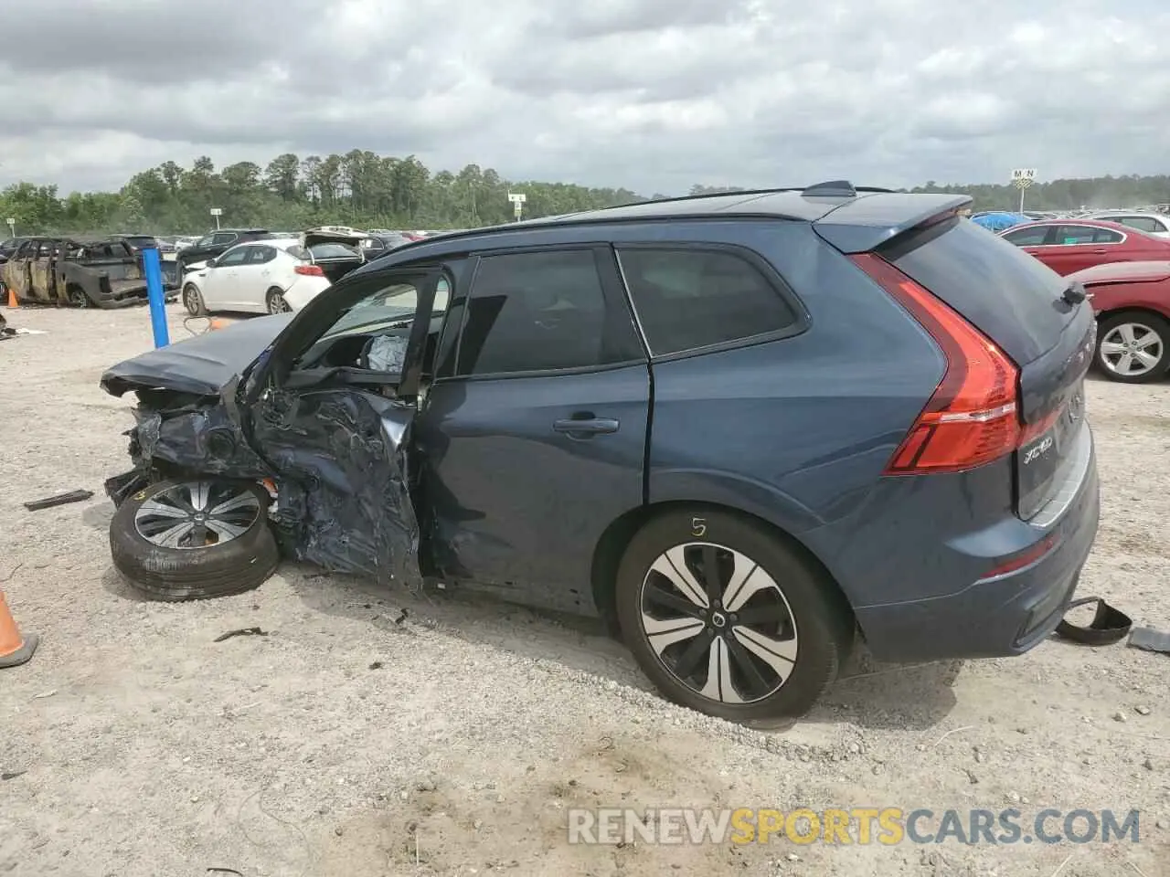 2 Photograph of a damaged car YV4H60DLXP1338593 VOLVO XC60 PLUS 2023