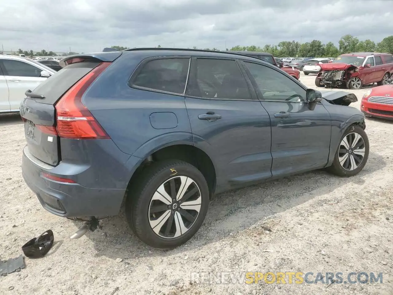3 Photograph of a damaged car YV4H60DLXP1338593 VOLVO XC60 PLUS 2023