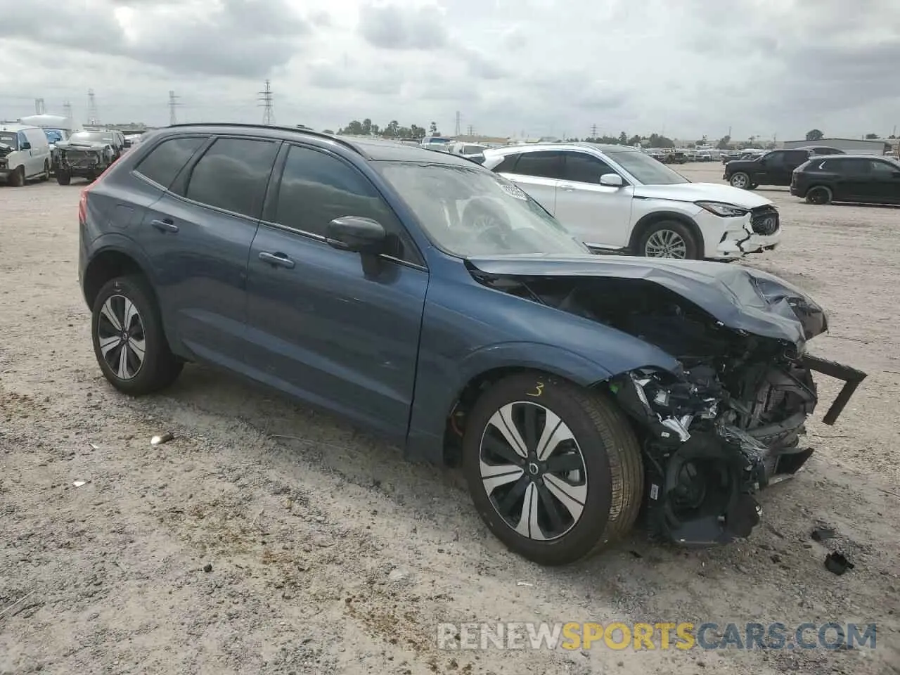 4 Photograph of a damaged car YV4H60DLXP1338593 VOLVO XC60 PLUS 2023